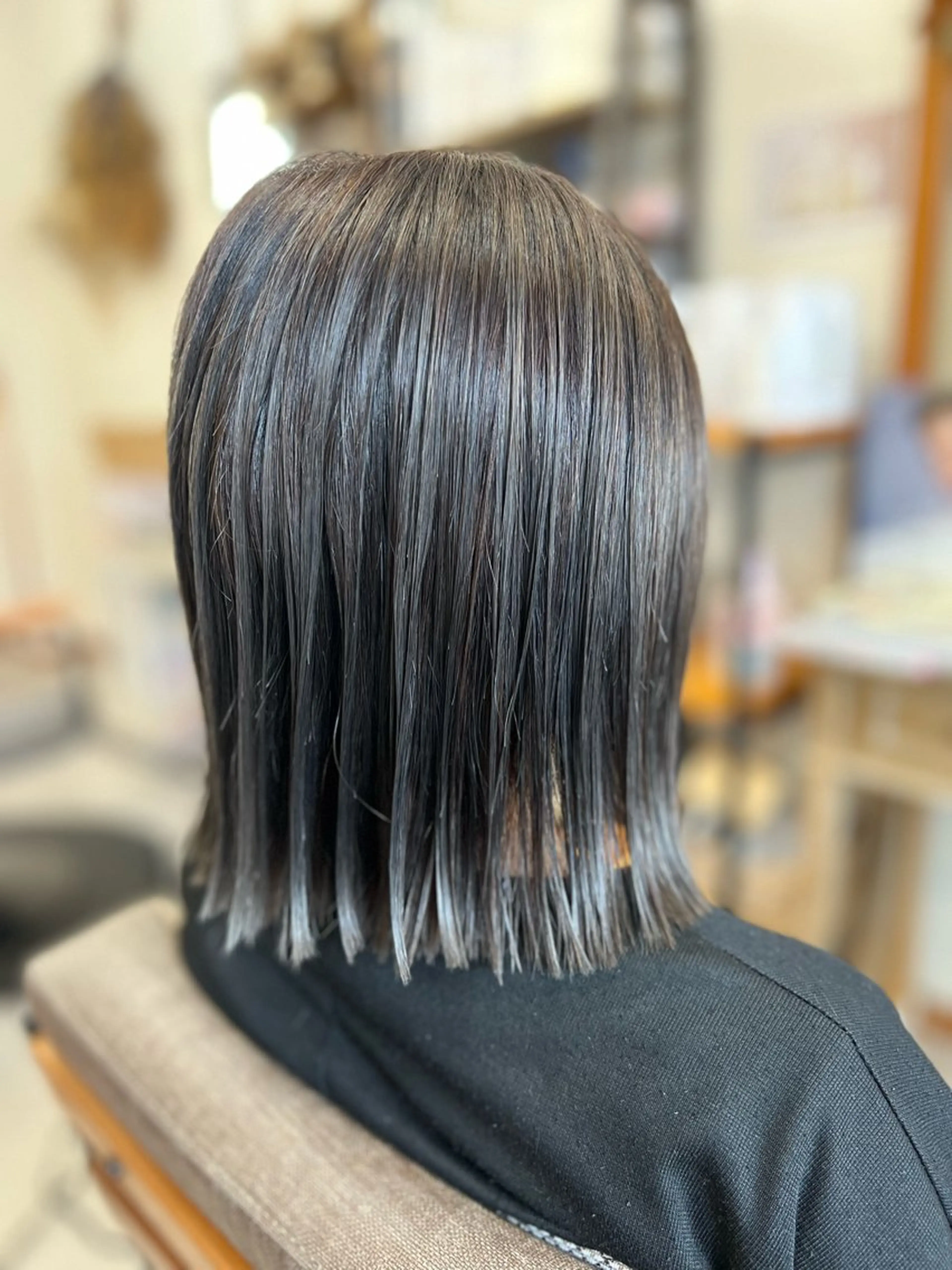 ミディアム カラー グレージュ hair works raptureのヘアスタイル