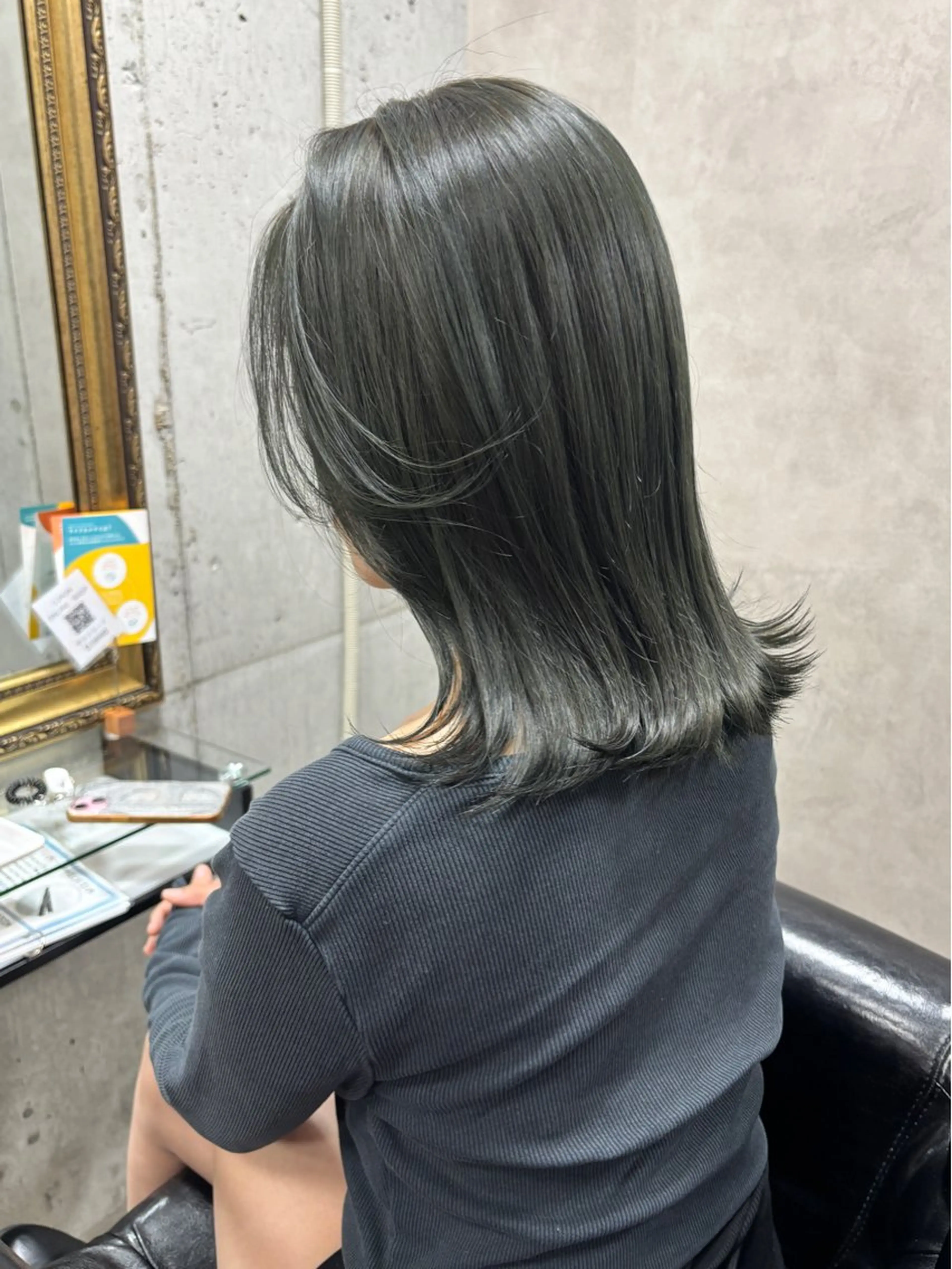 ミディアム カラー ブリーチ ダブルカラー グレージュ ブリーチなしカラー オリーブグレージュ カット ヘアカラー トリートメント 🖤顔まわり 盛れヘア⟡アズサ🖤のヘアスタイル