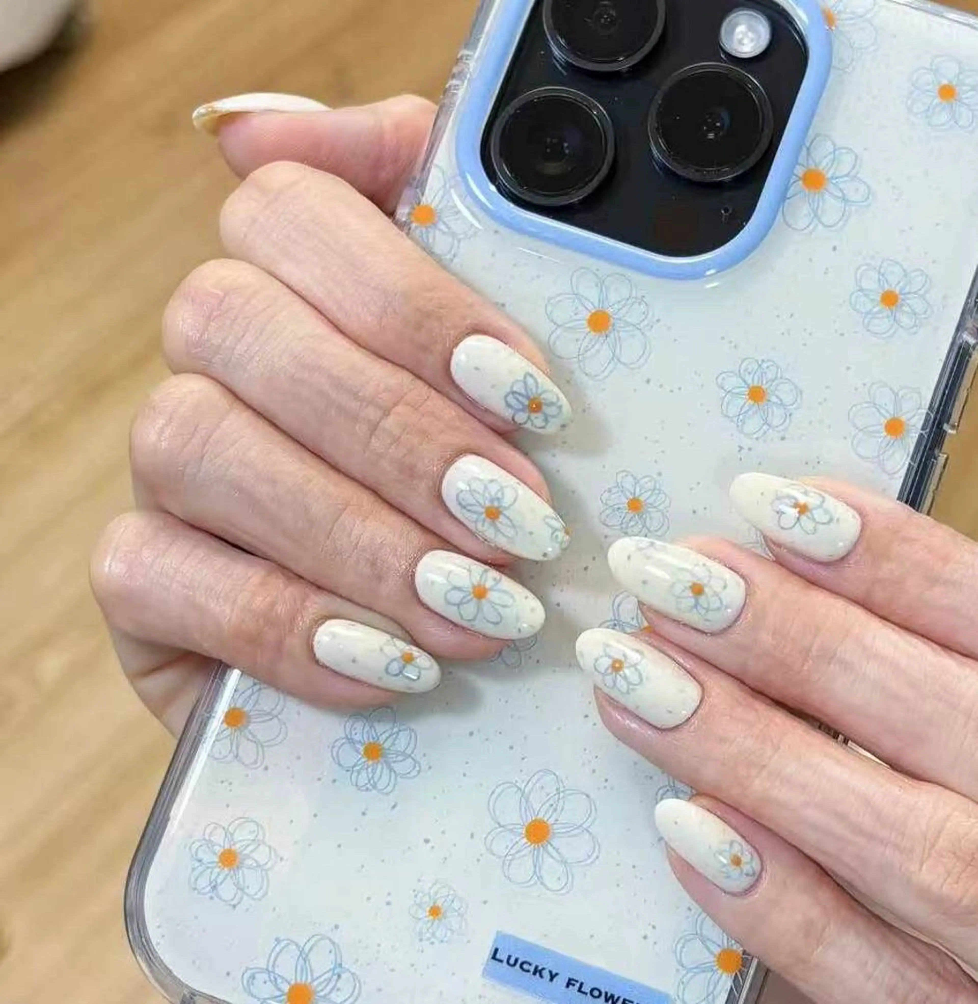 ネイル オーロラネイル フラワーネイル フットネイル フレンチネイル ジェルネイル ハンドネイル 相沢 さやかのネイルデザイン