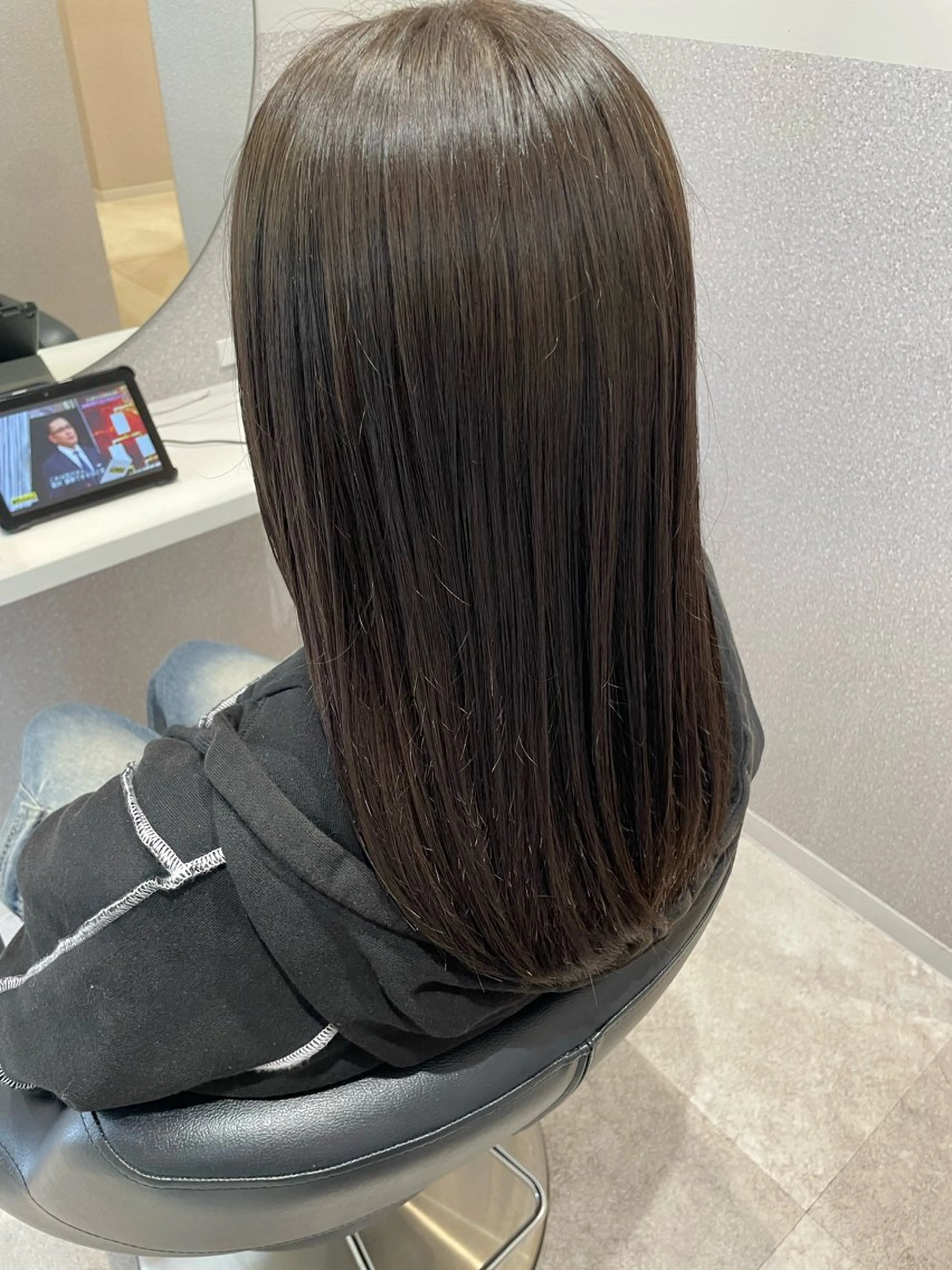 セミロング カラー アクアカラー ダークグレー 髪質改善 トリートメント カット トリートメント 女性リピ90%🍨 🩷佐藤みずきのヘアスタイル