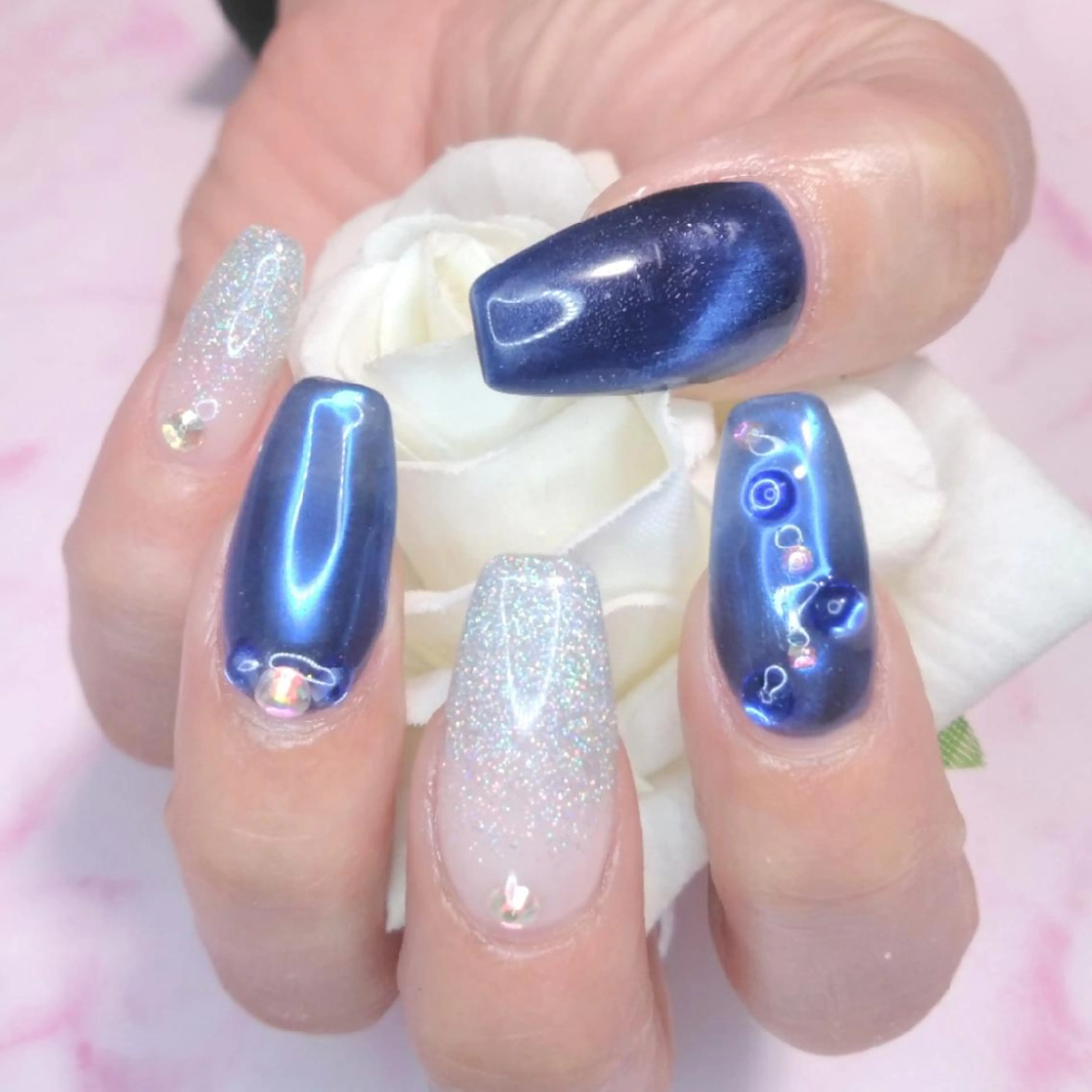 ネイル エステとネイル ローズコンフォートのネイルデザイン