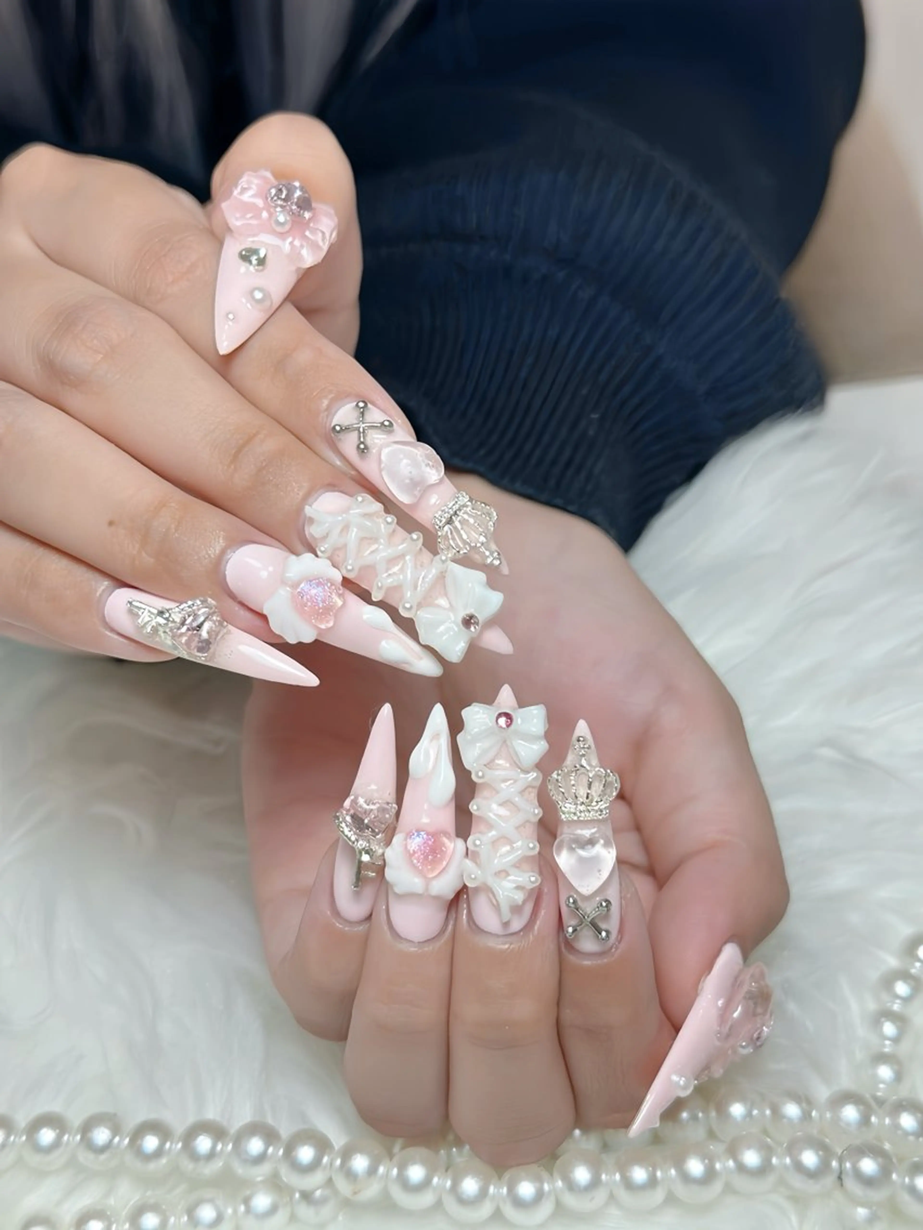 ネイル チークネイル ドット フレンチネイル グラデーション ハート ハンドネイル ハンドケア Eli Nails 新宿のネイルデザイン