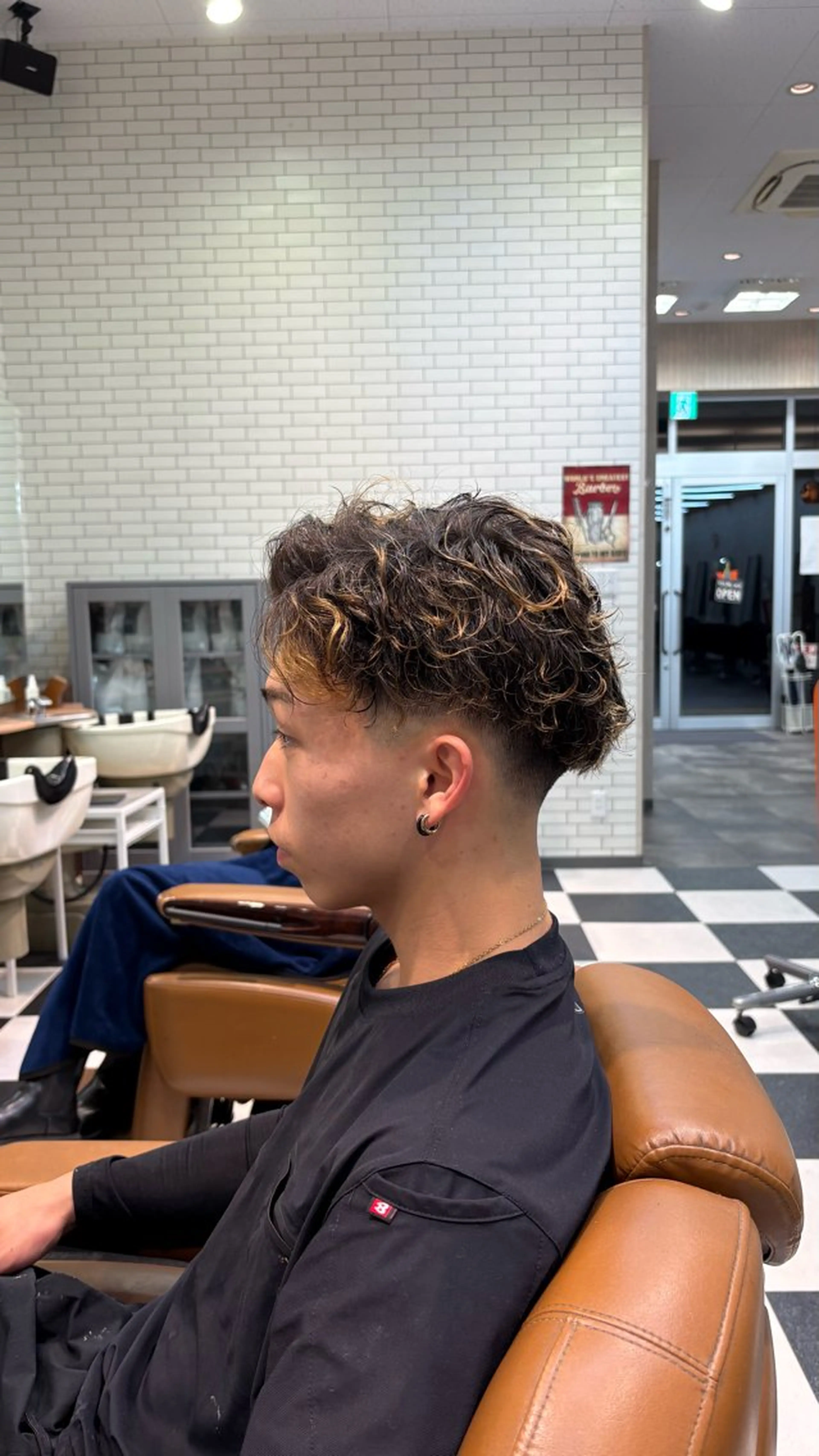 ショート パーマ メンズ フェードカット メンズパーマ 河野 有吾のヘアスタイル