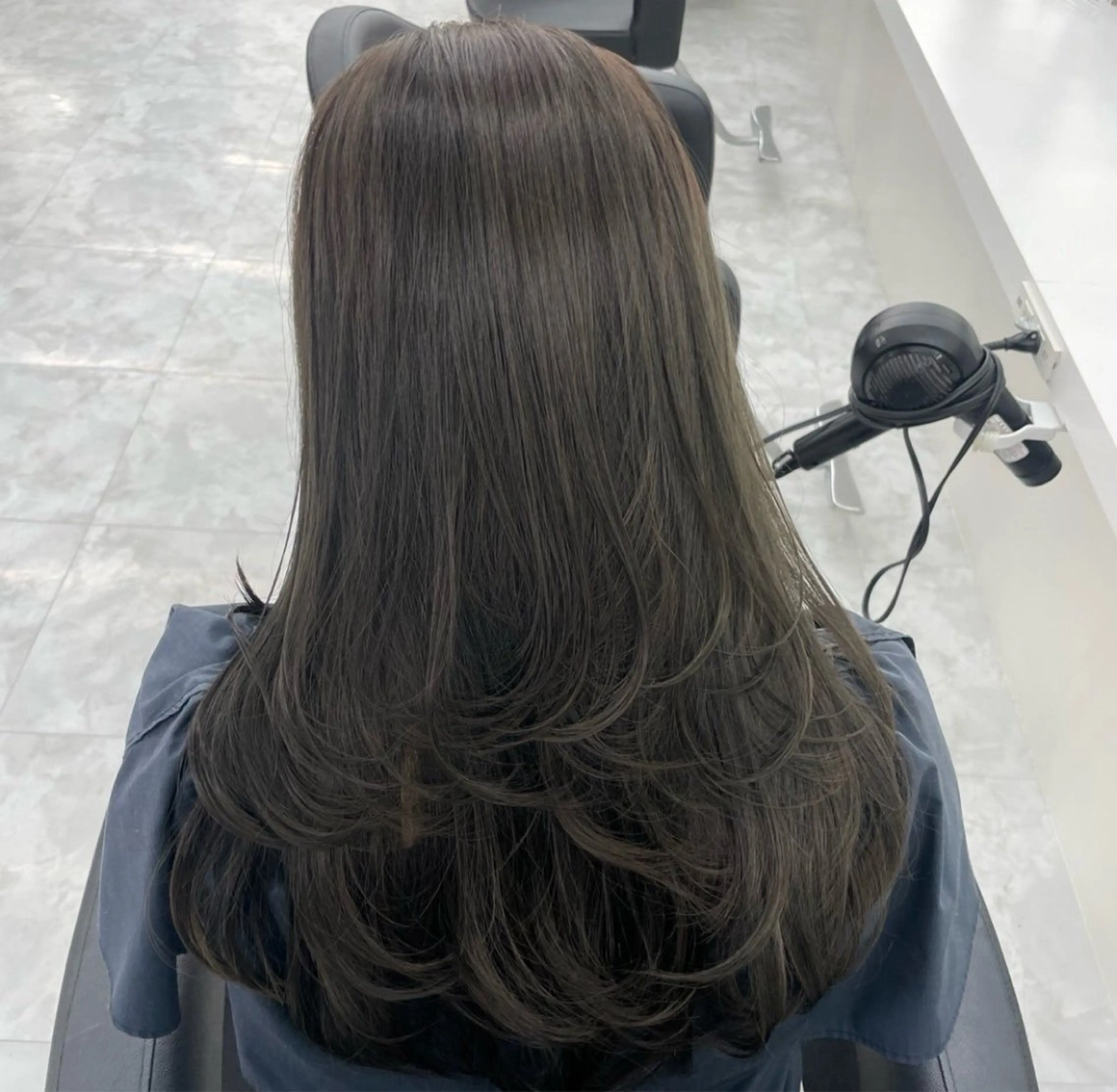 ロング ヘアカラー トリートメント ヘッドスパ ヘアセット 韓国ヘア/ブリーチ無 しWカラー/オリーブのヘアスタイル