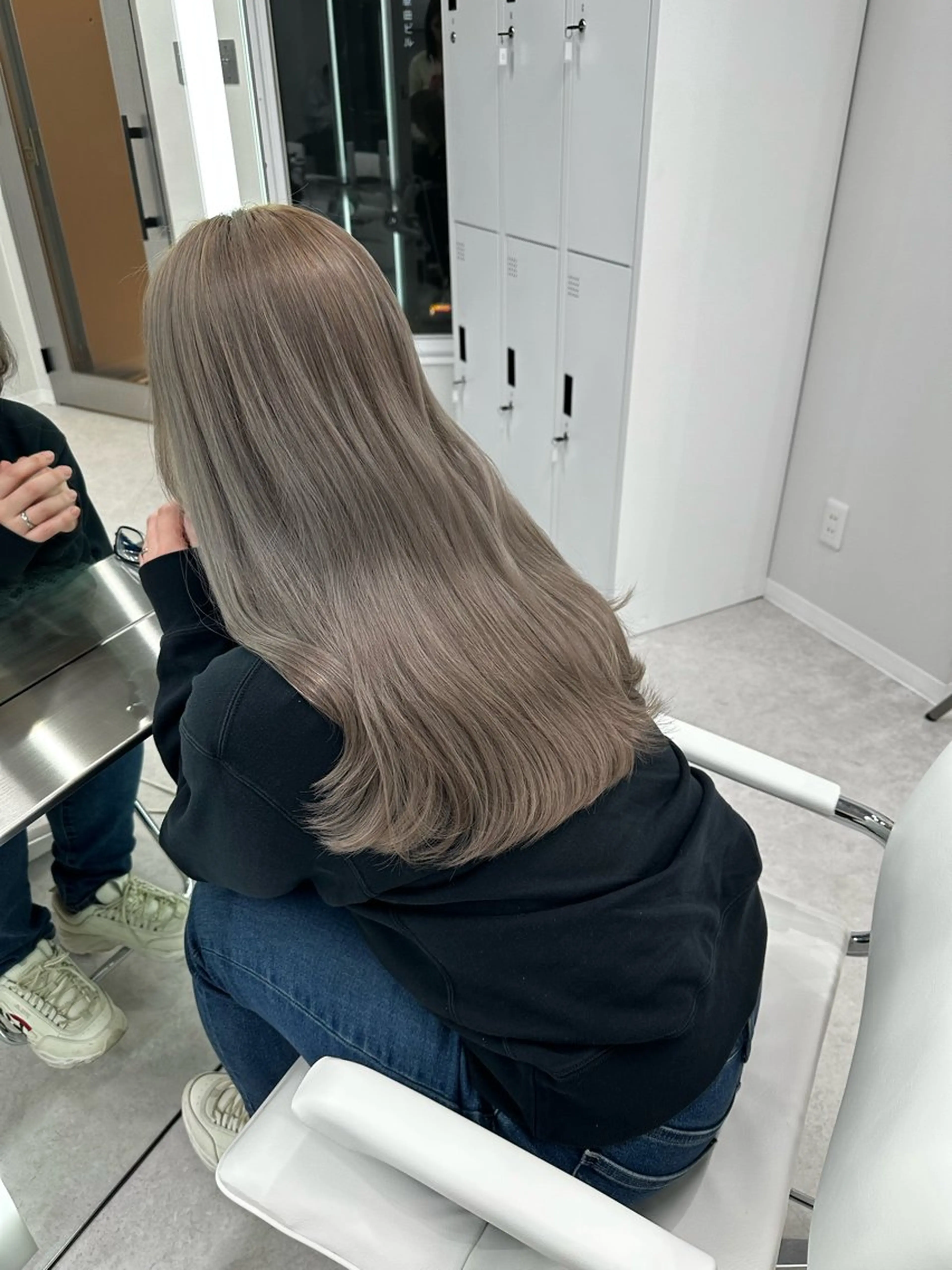 セミロング タマシロカリン 艶カラー/レイヤーのヘアスタイル