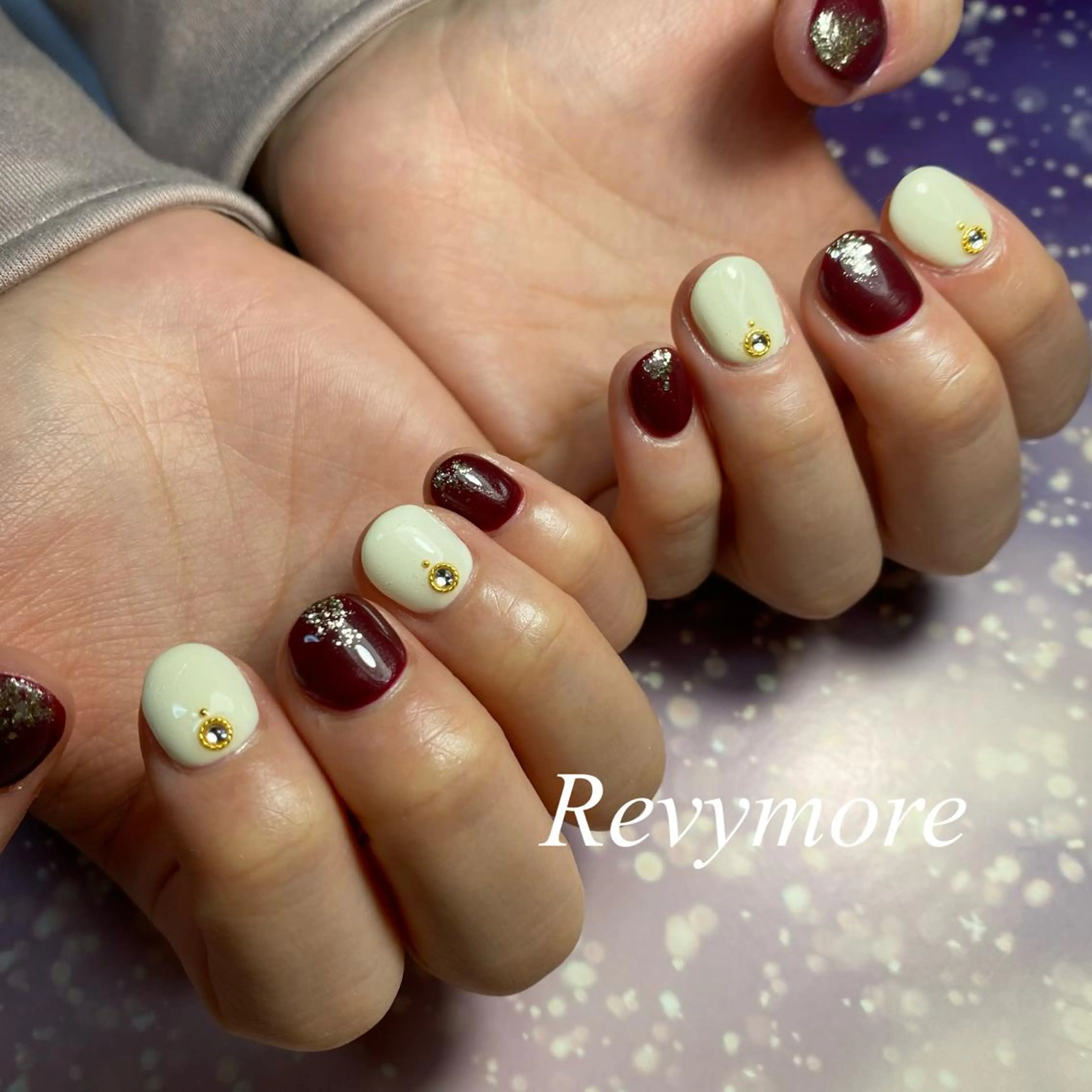 ショート ネイル ボルドー ジェルネイル ニュアンスネイル オフィスネイル ワンカラーネイル nail salon Revymoreのネイルデザイン