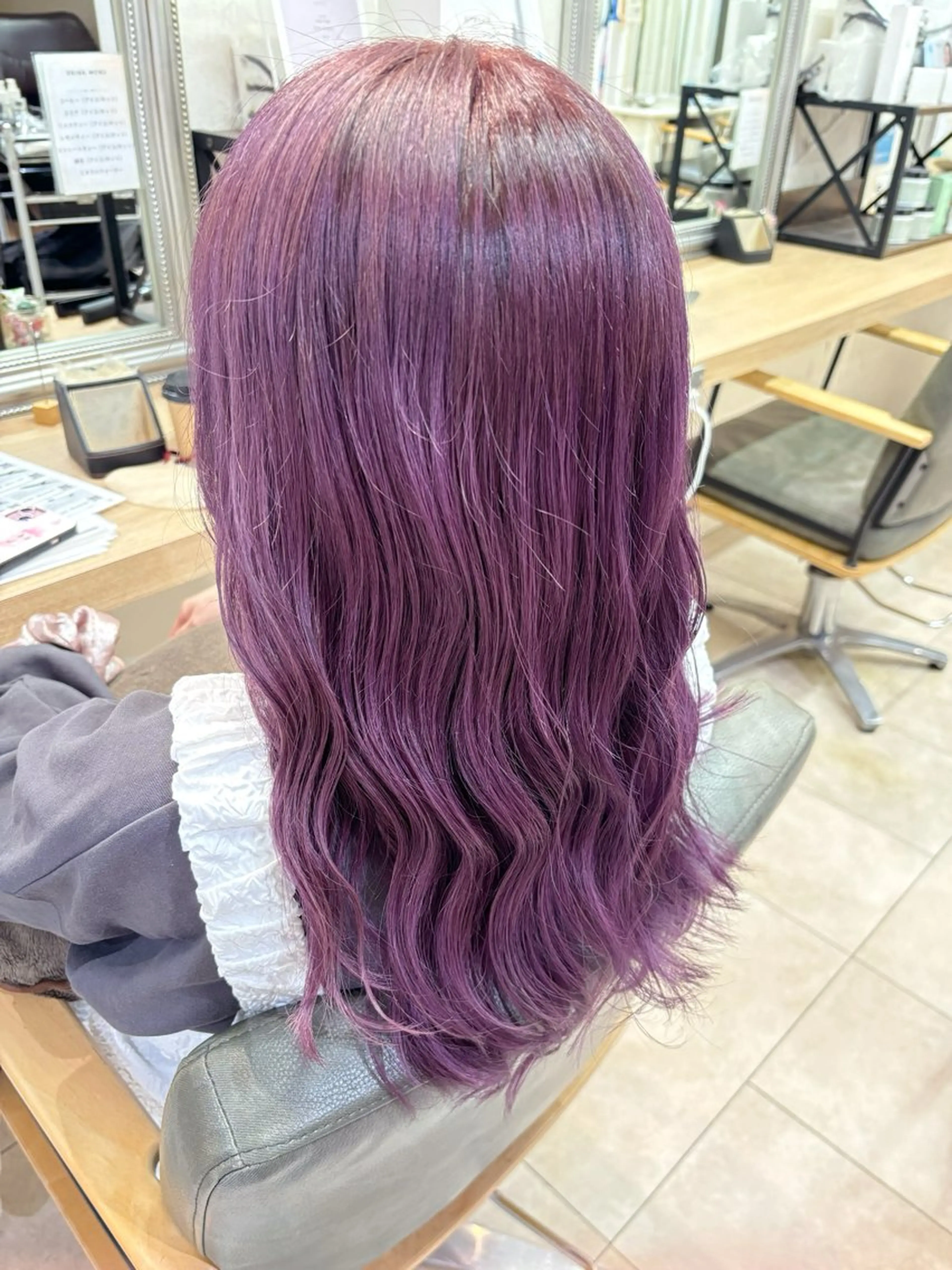 セミロング カラー ヘアカラー 一目惚れ艶ハイトーン バンド/しほのヘアスタイル