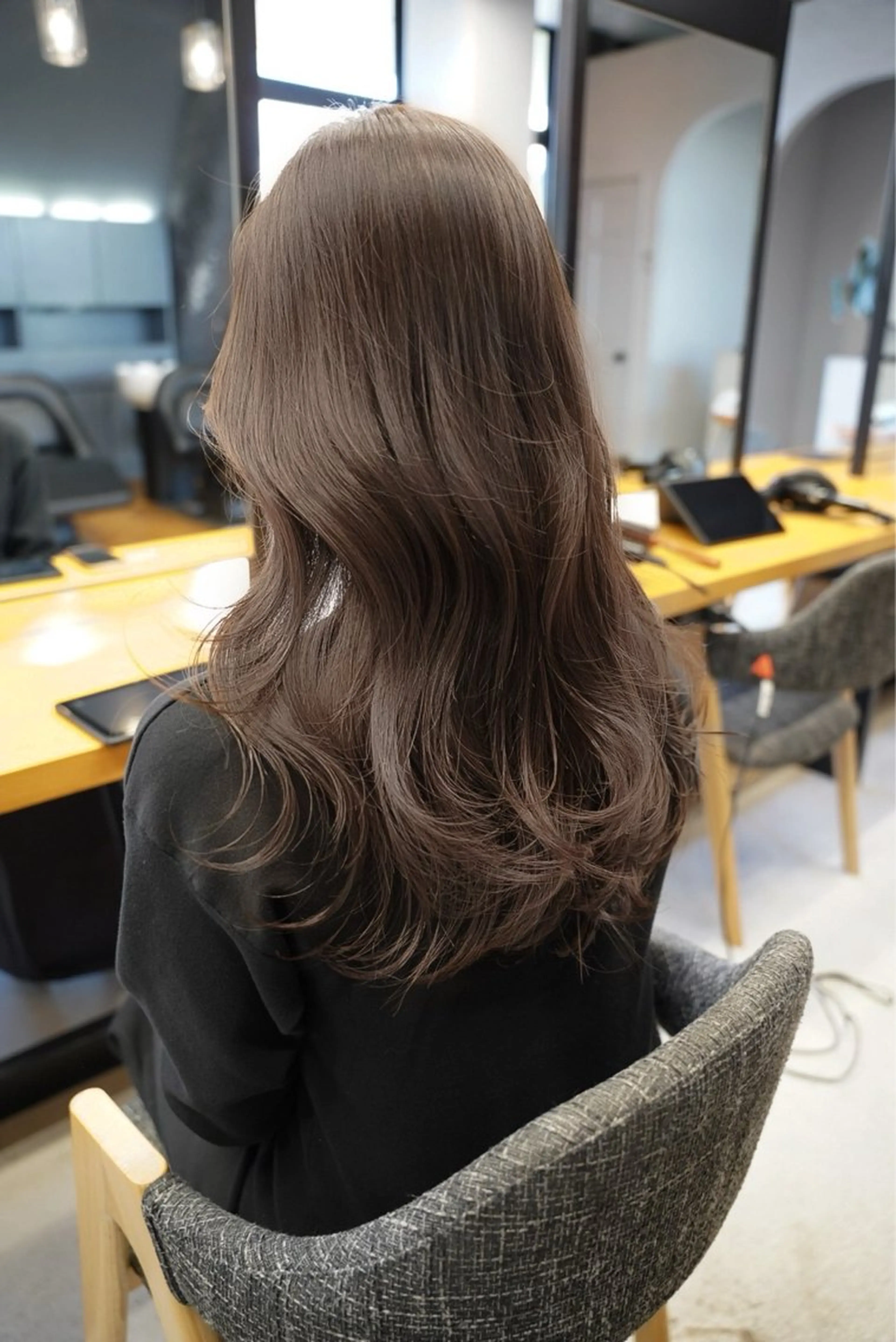 セミロング カラー ベージュカラー 艶髪レイヤー AZUSAのヘアスタイル