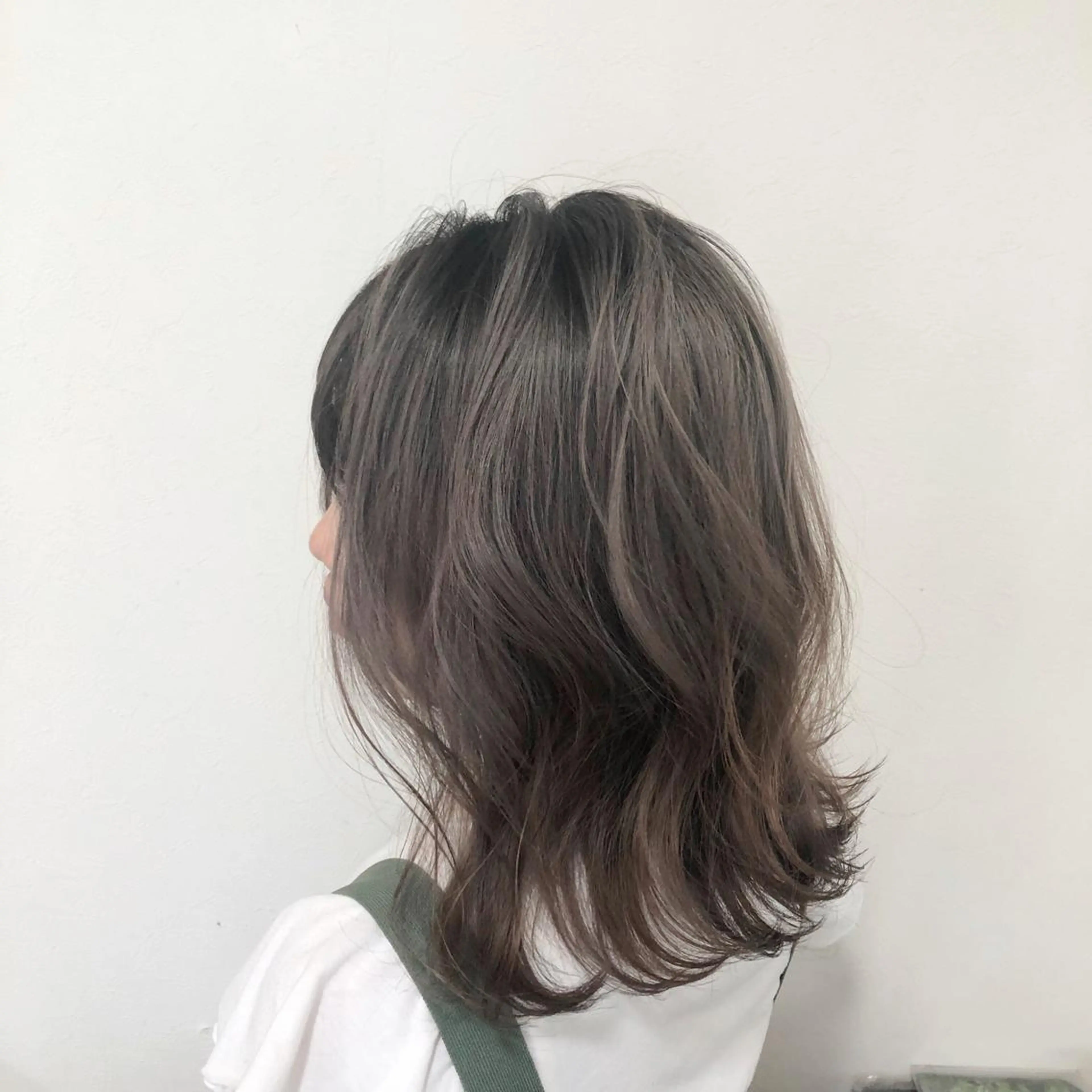 ミディアム カラー バレイヤージュ レイヤーカット 工藤 綾華のヘアスタイル