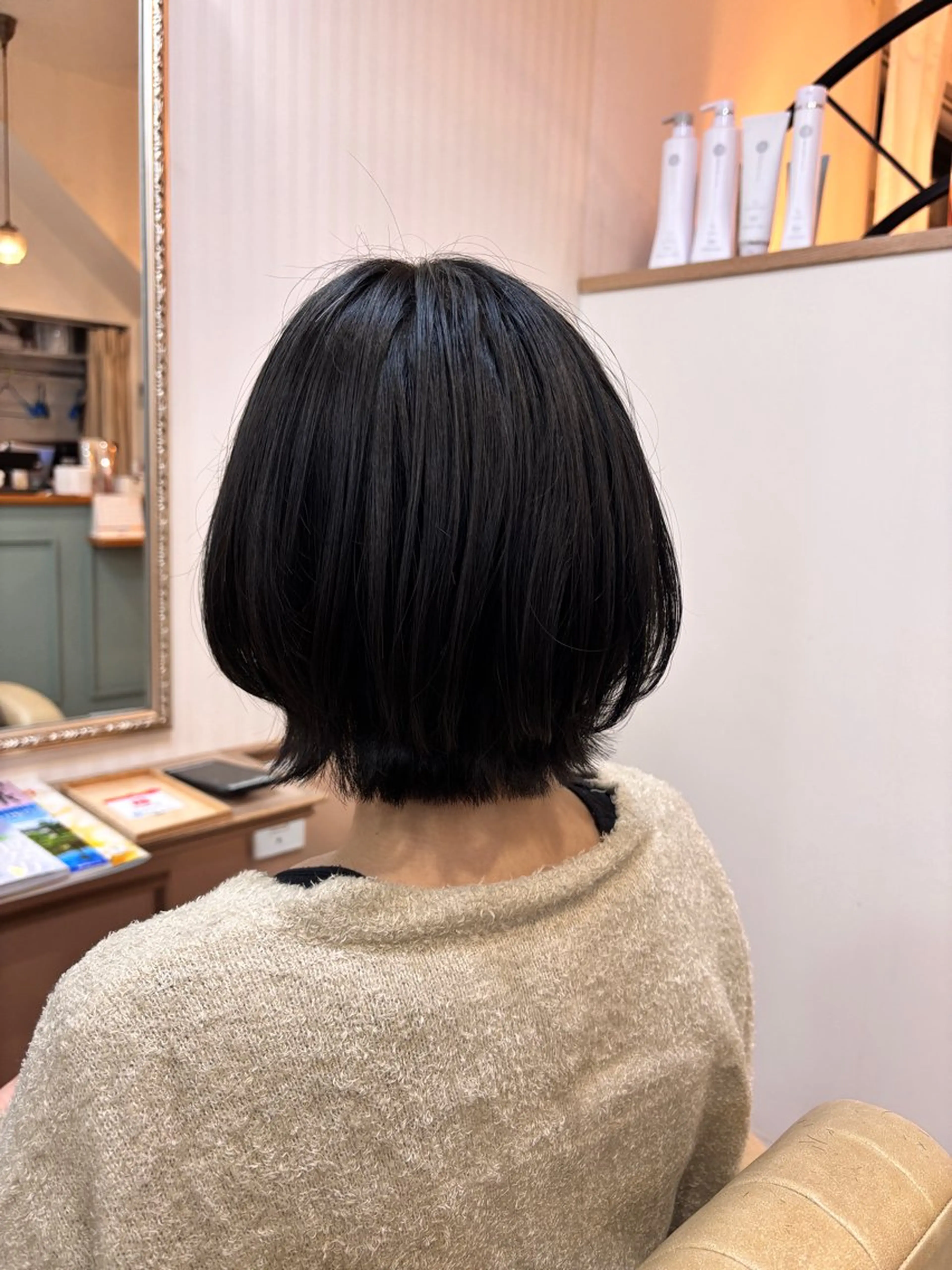 ミディアム 吉井 愛のヘアスタイル