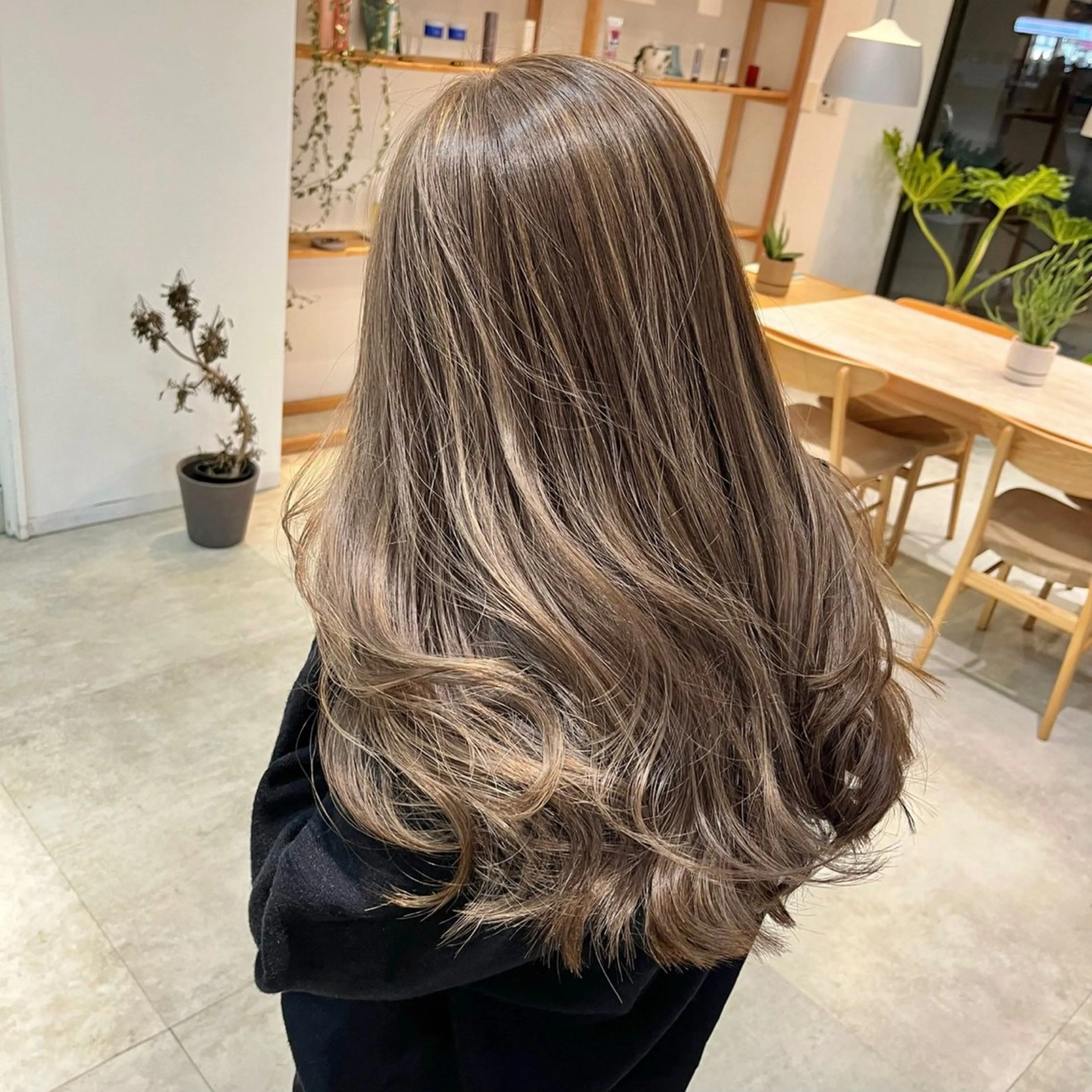 ロング カラー ベージュカラー ハイライトカラー ハイトーンカラー ハイトーンベージュ ハイライト コバヤシ リョウのヘアスタイル