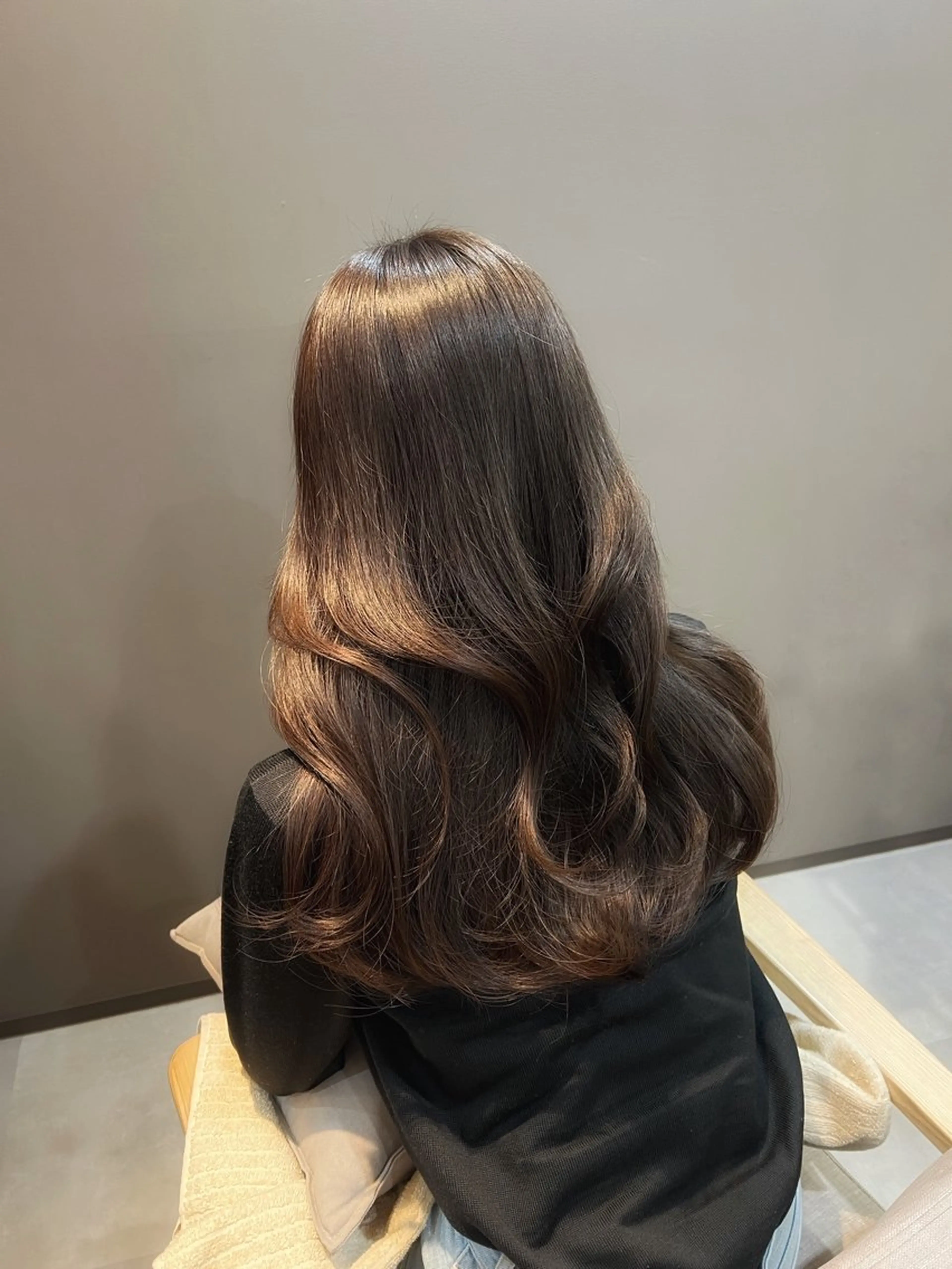 ロング カラー アッシュ ベージュカラー ブリーチ ブラウンカラー ケアカラー 中村 ひなたのヘアスタイル