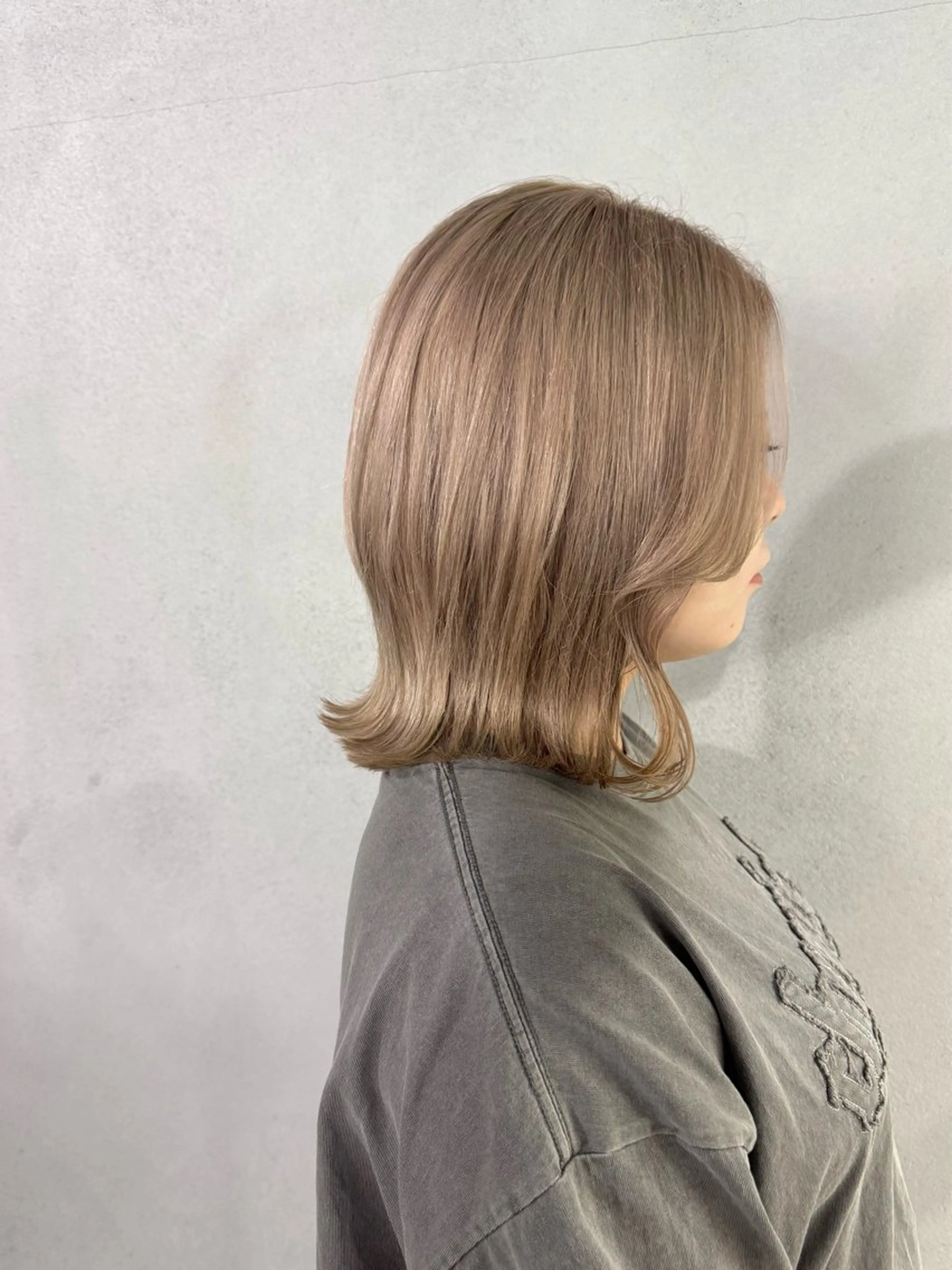 ミディアム カラー ベージュカラー ミルクティーベージュ ヘアカラー トリートメント #tag 佐藤璃美のヘアスタイル