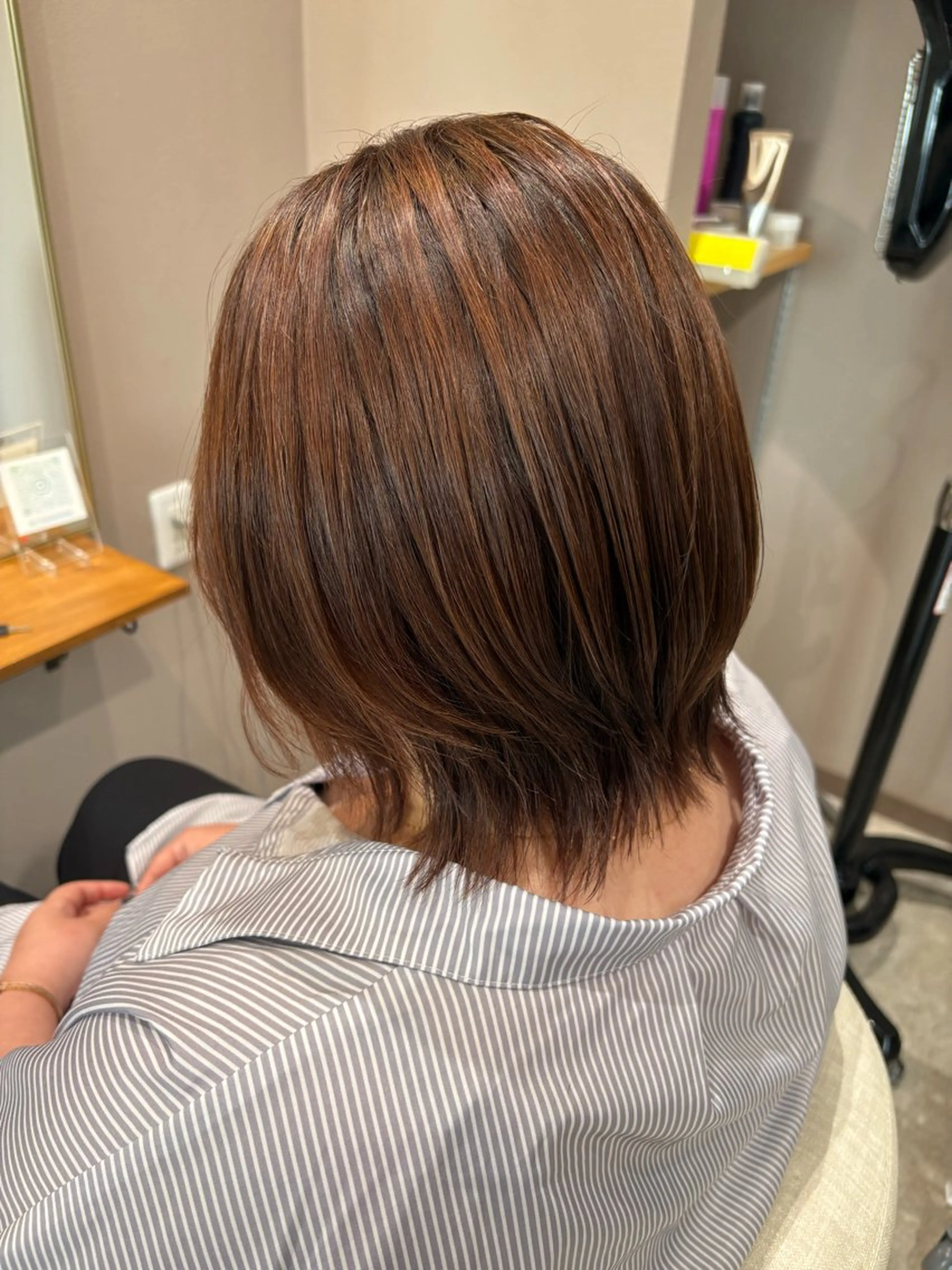 ミディアム ミディアムレイヤー レイヤーカット 鏡原 実和のヘアスタイル