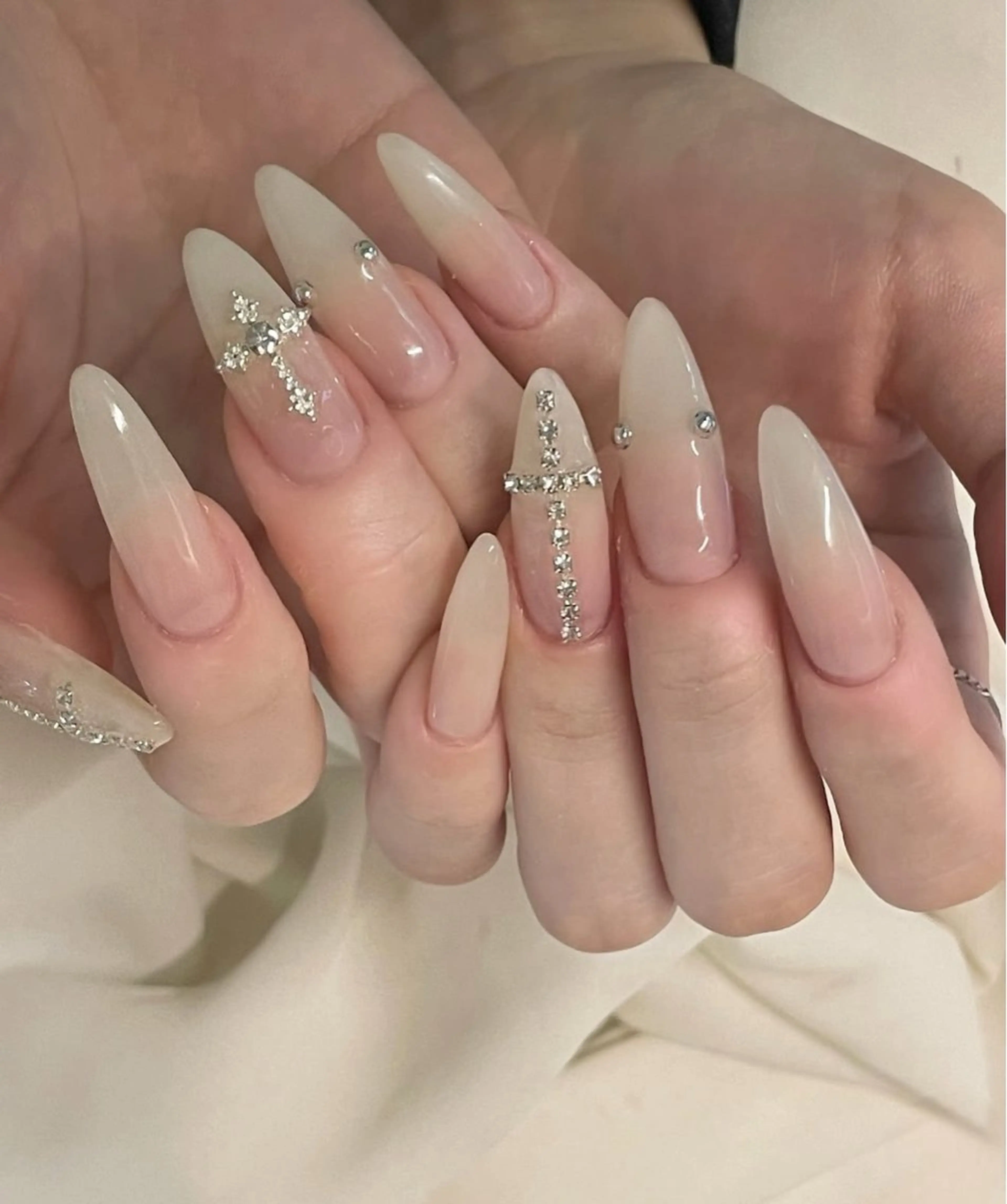 ネイル キラキラネイル マグネットネイル ミラーネイル ニュアンスネイル 春ネイル ハンドネイル Lyna 池袋のネイルデザイン