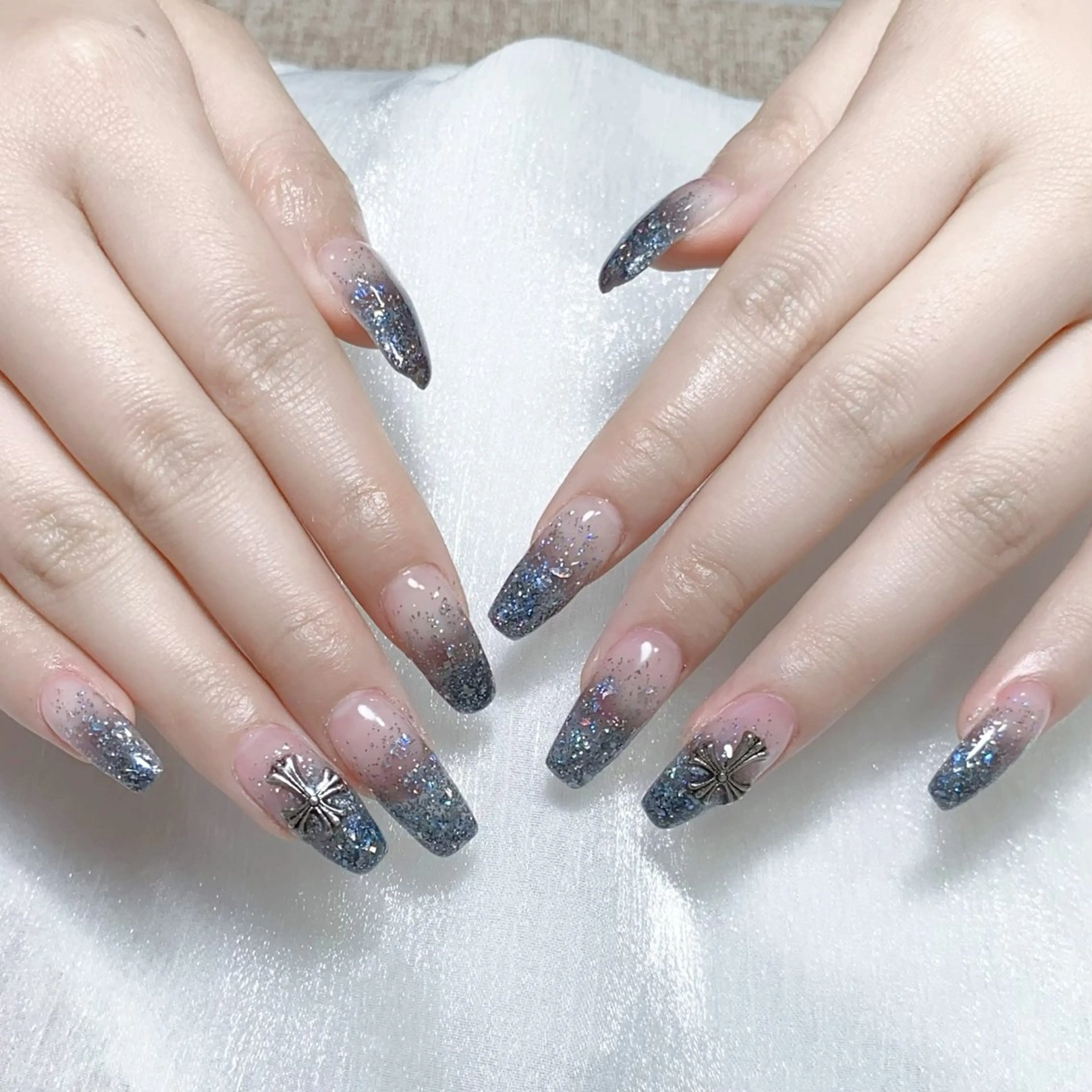 メンズ ネイル メンズ韓国風 アートネイル オーロラネイル ガーリー キラキラネイル Nail salon 木にいるのネイルデザイン