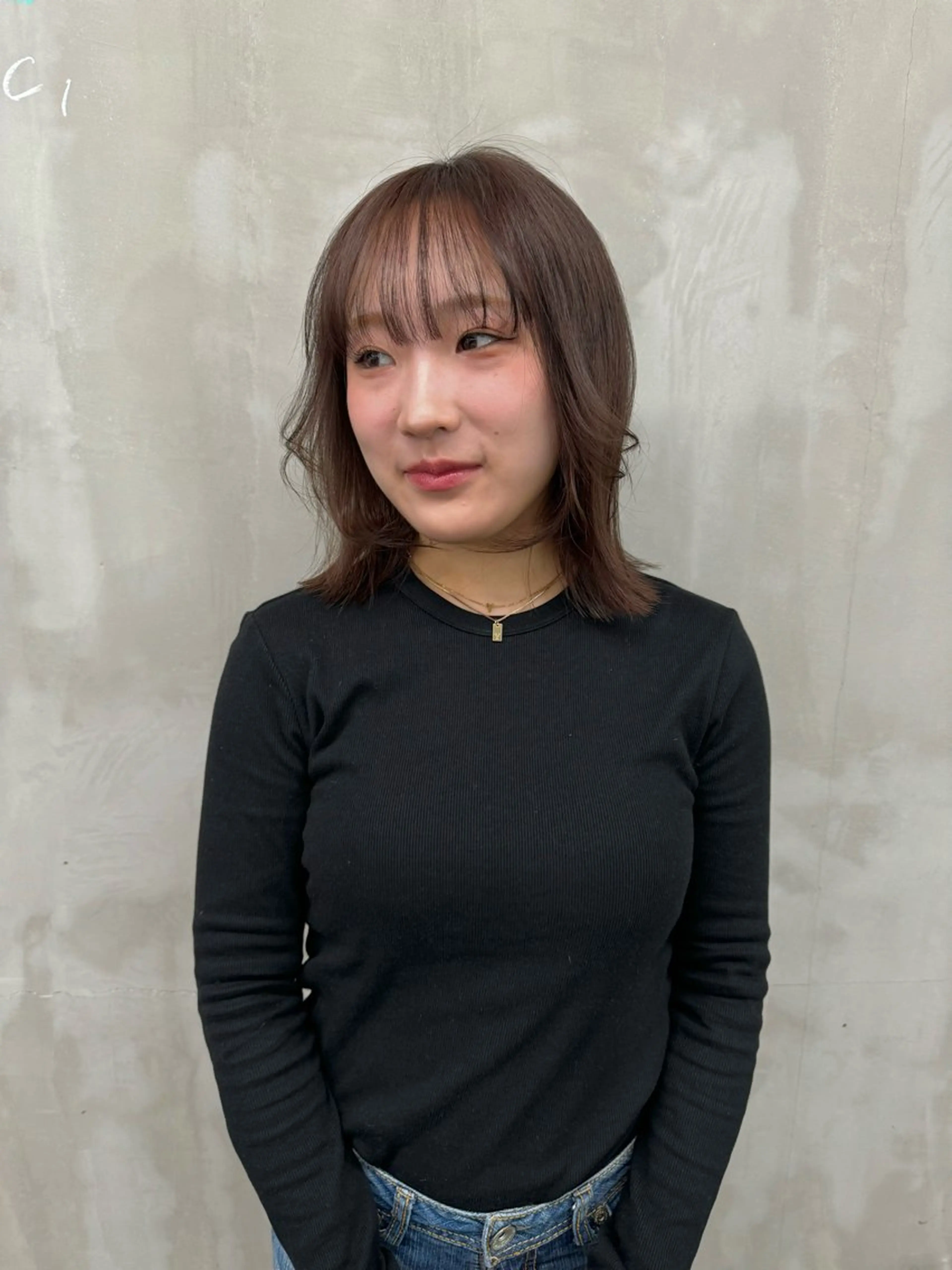 ミディアム カラー 菊地 柚乃のヘアスタイル