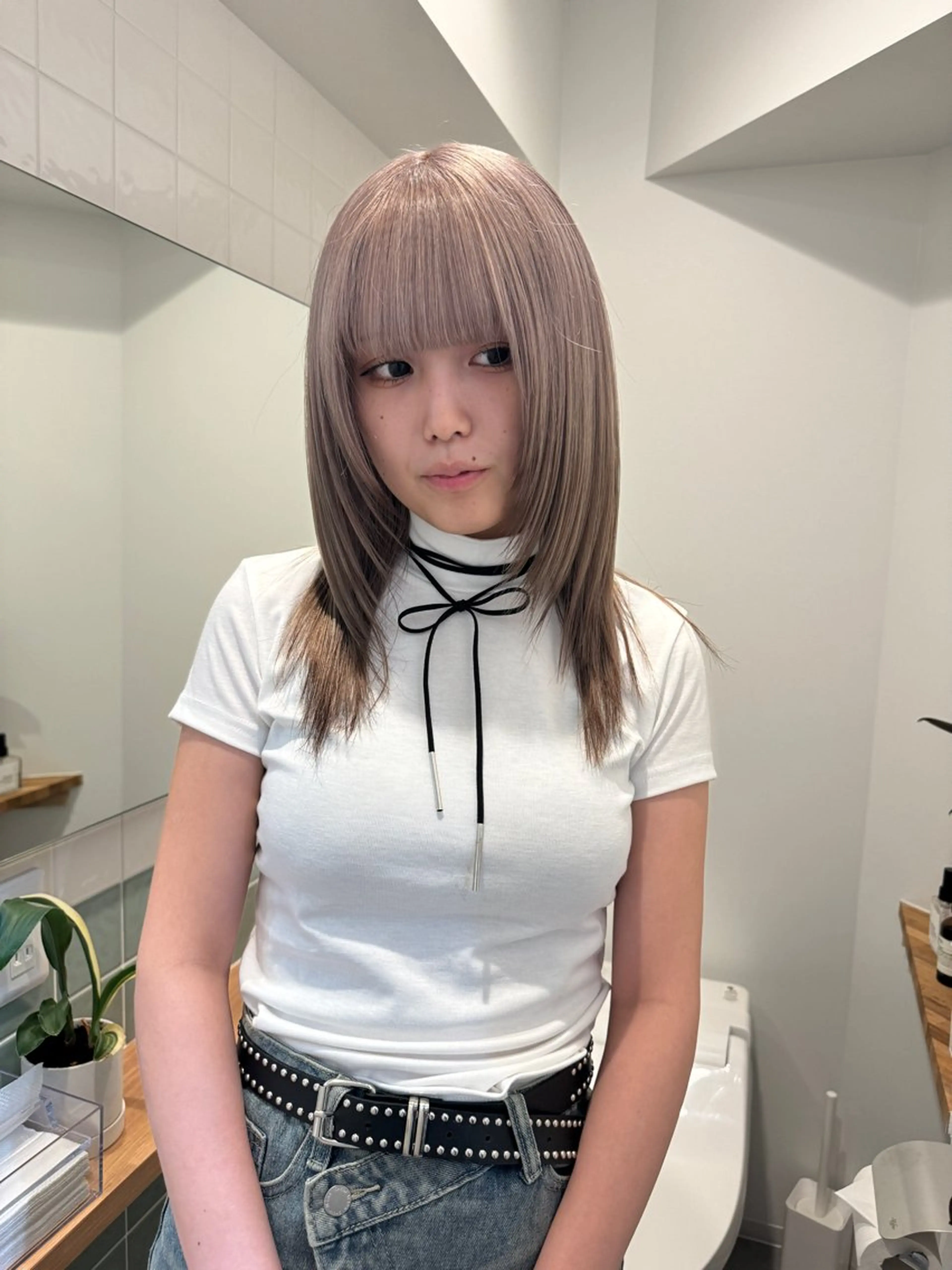 セミロング カラー 切りっぱなしボブ レイヤー/縮毛矯正のヘアスタイル