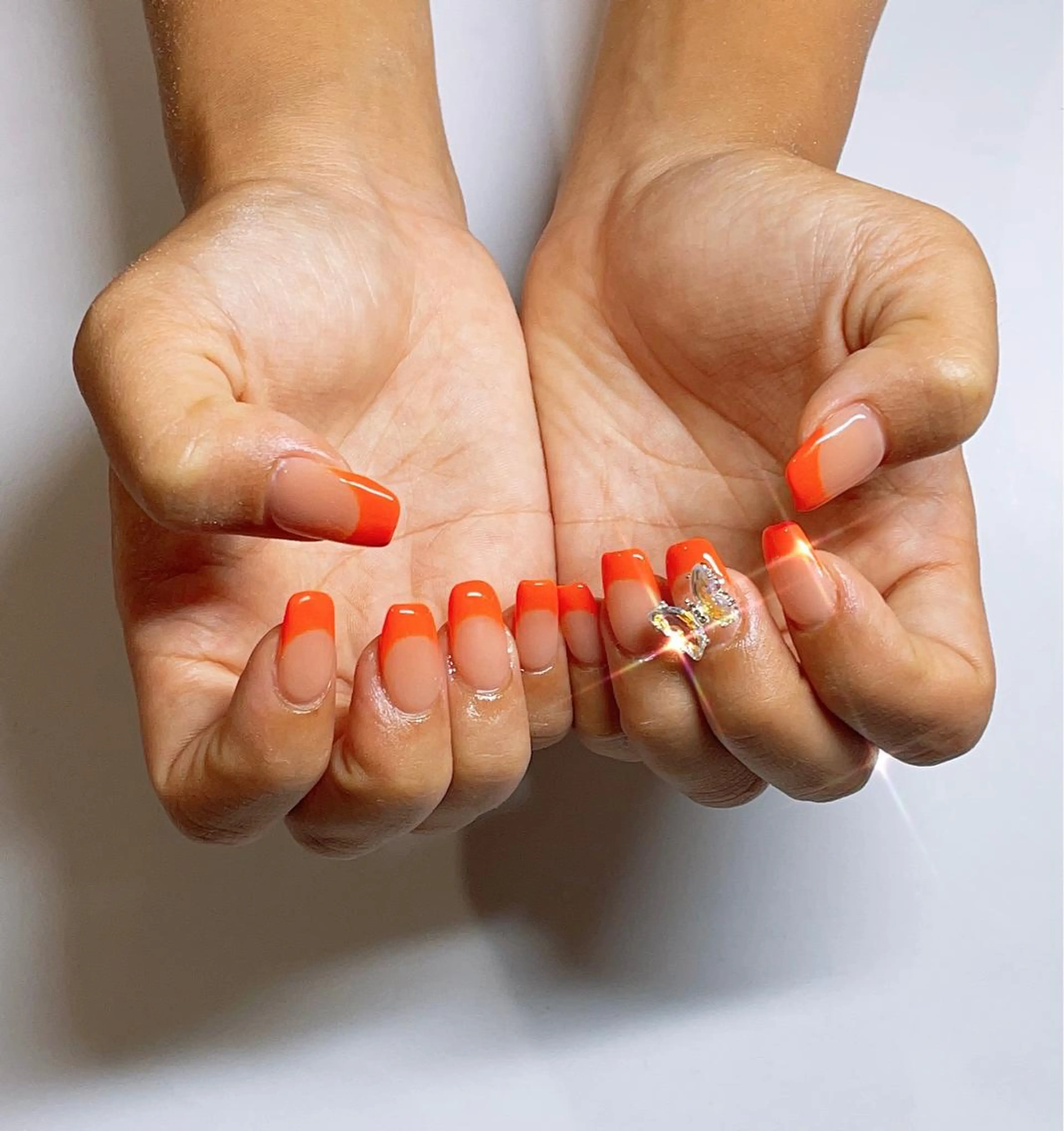 ネイル オーロラネイル VIERU 🌈🎀💖のネイルデザイン