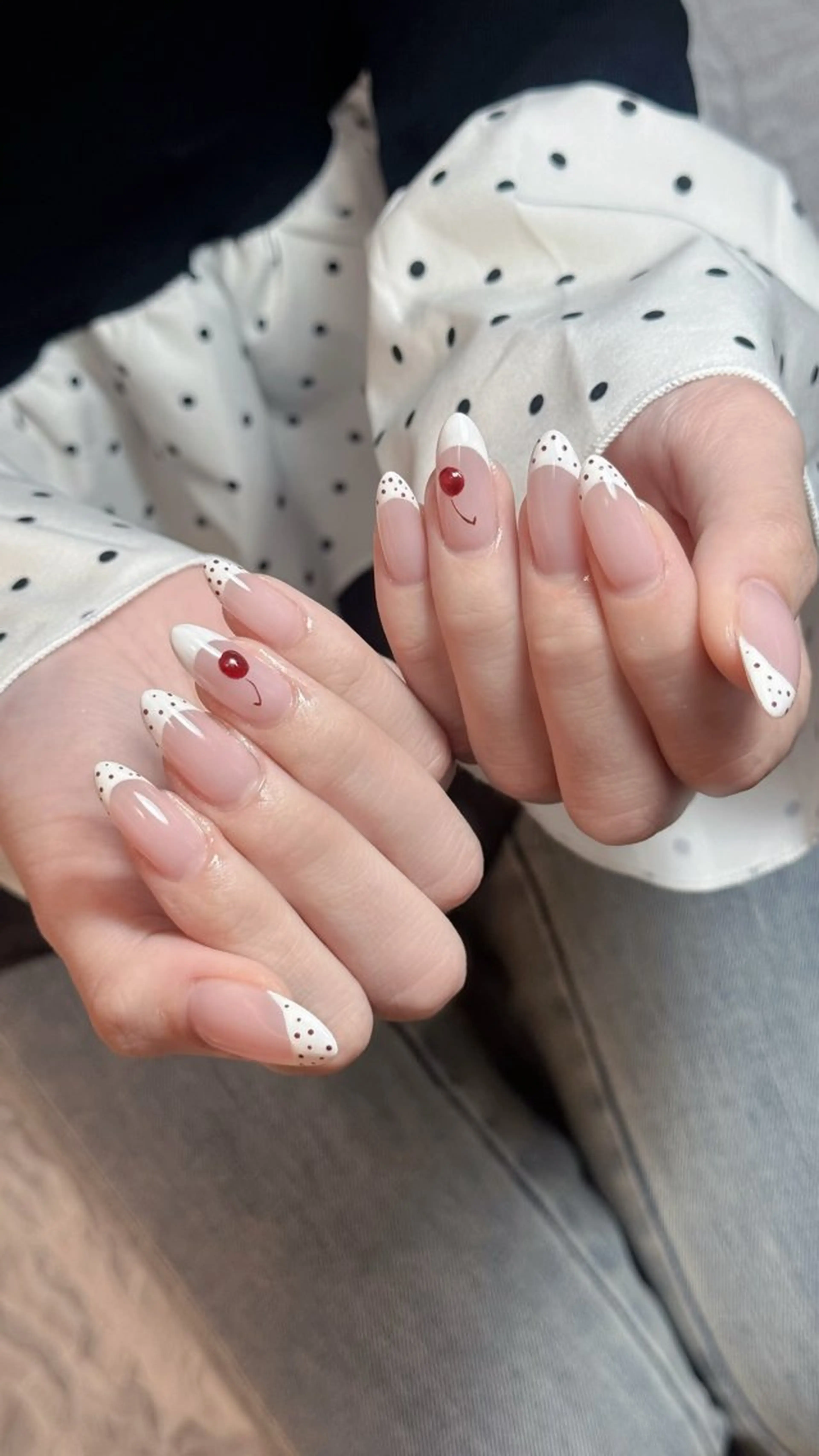 ネイル ドット フレンチネイル ワンホンネイル nailsalon ChuColaのネイルデザイン