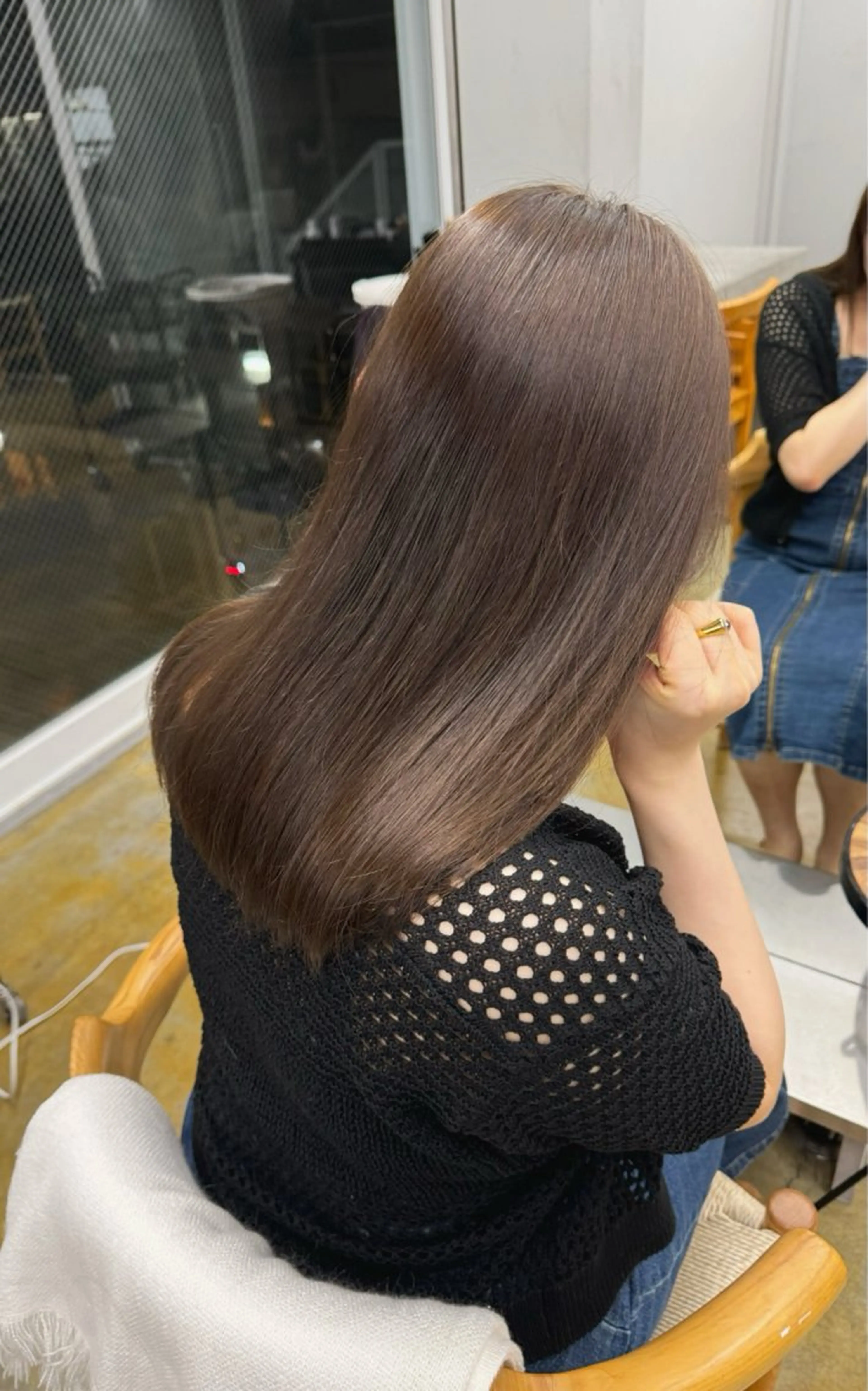 カラー maina/透明感 ベージュ/ブラウンのヘアスタイル