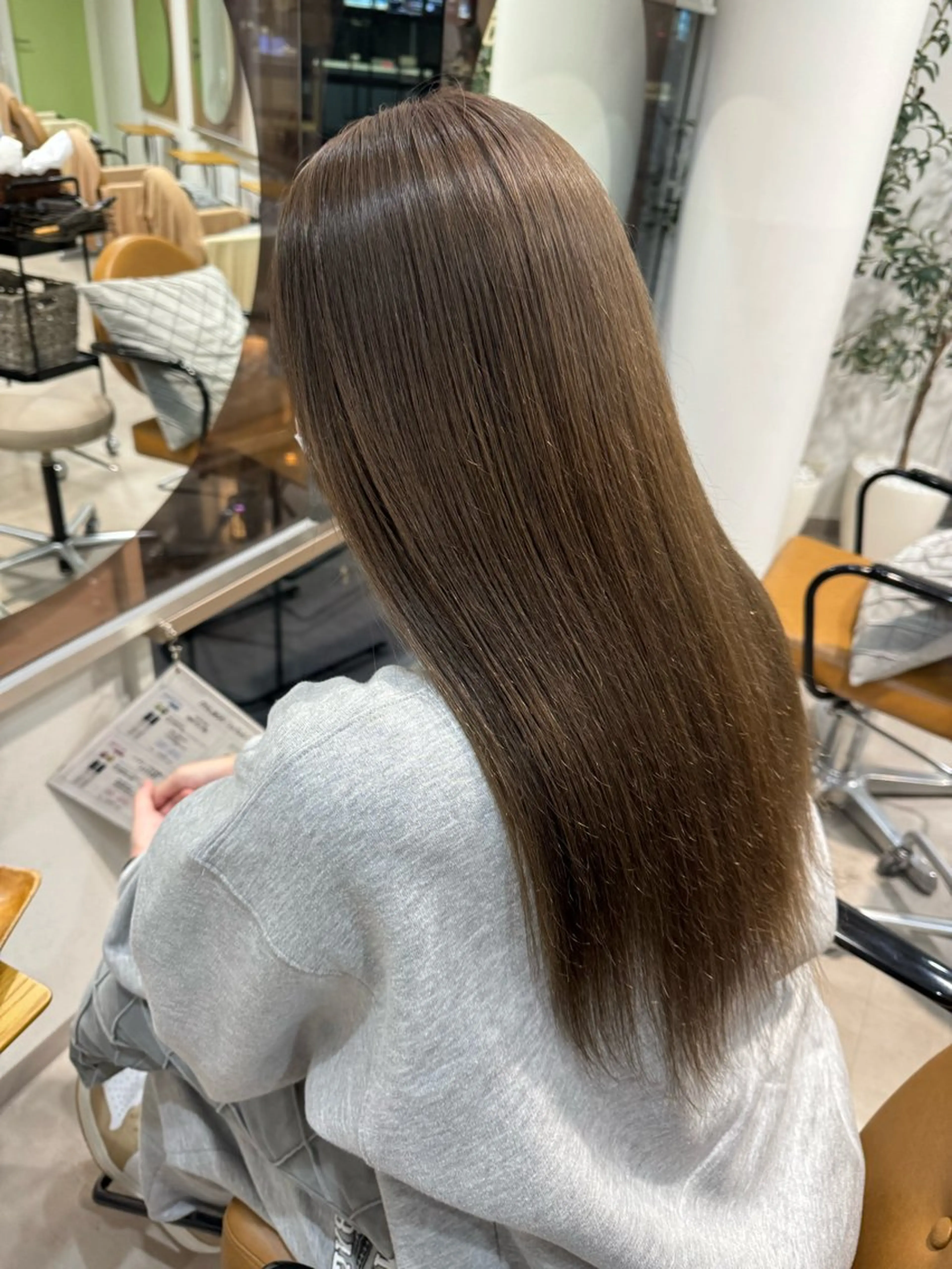 セミロング 水口 莉央のヘアスタイル