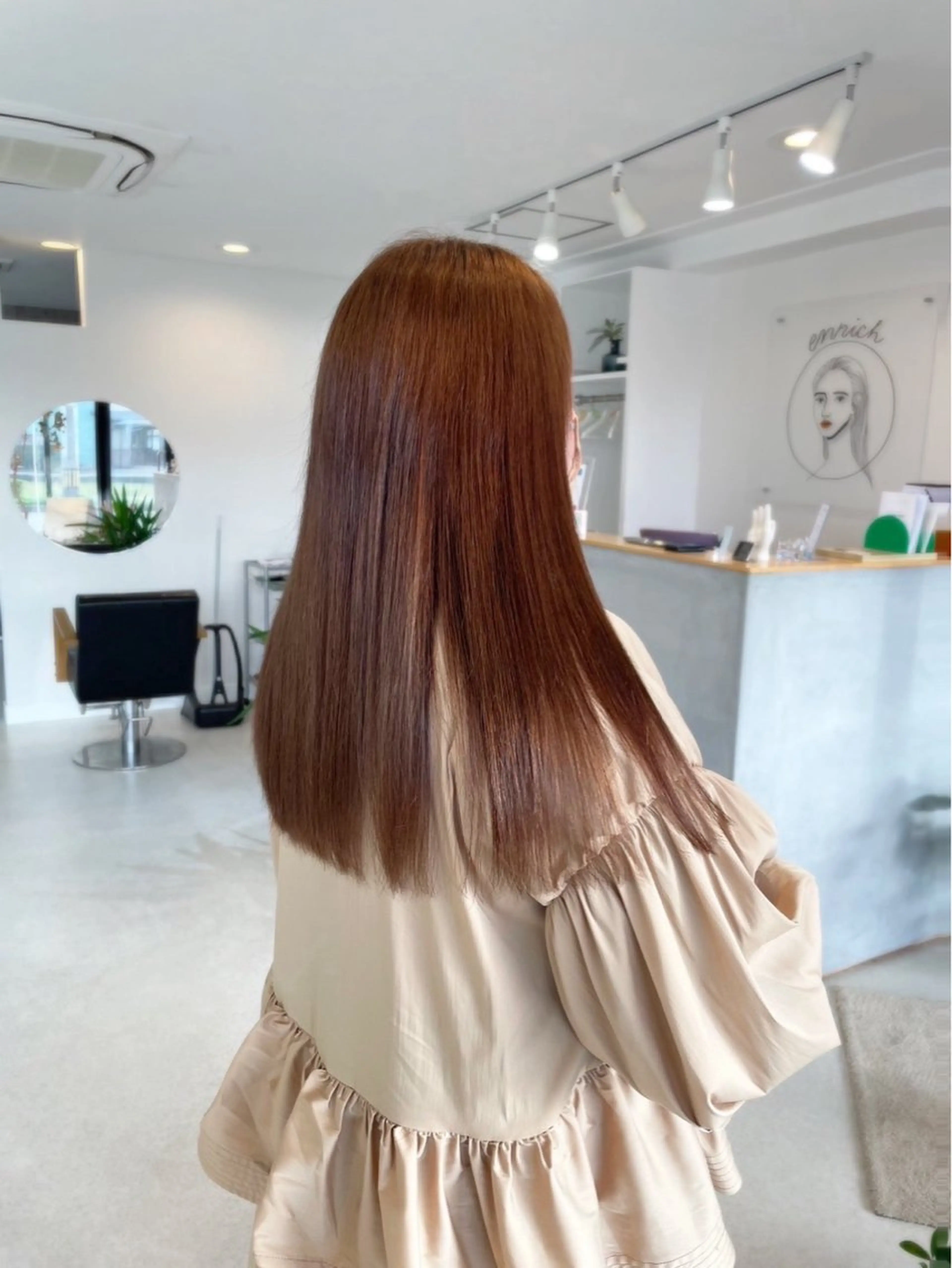 ロング カラー ベージュカラー ヘアカラー enrichミヤモト ヒロヤのヘアスタイル