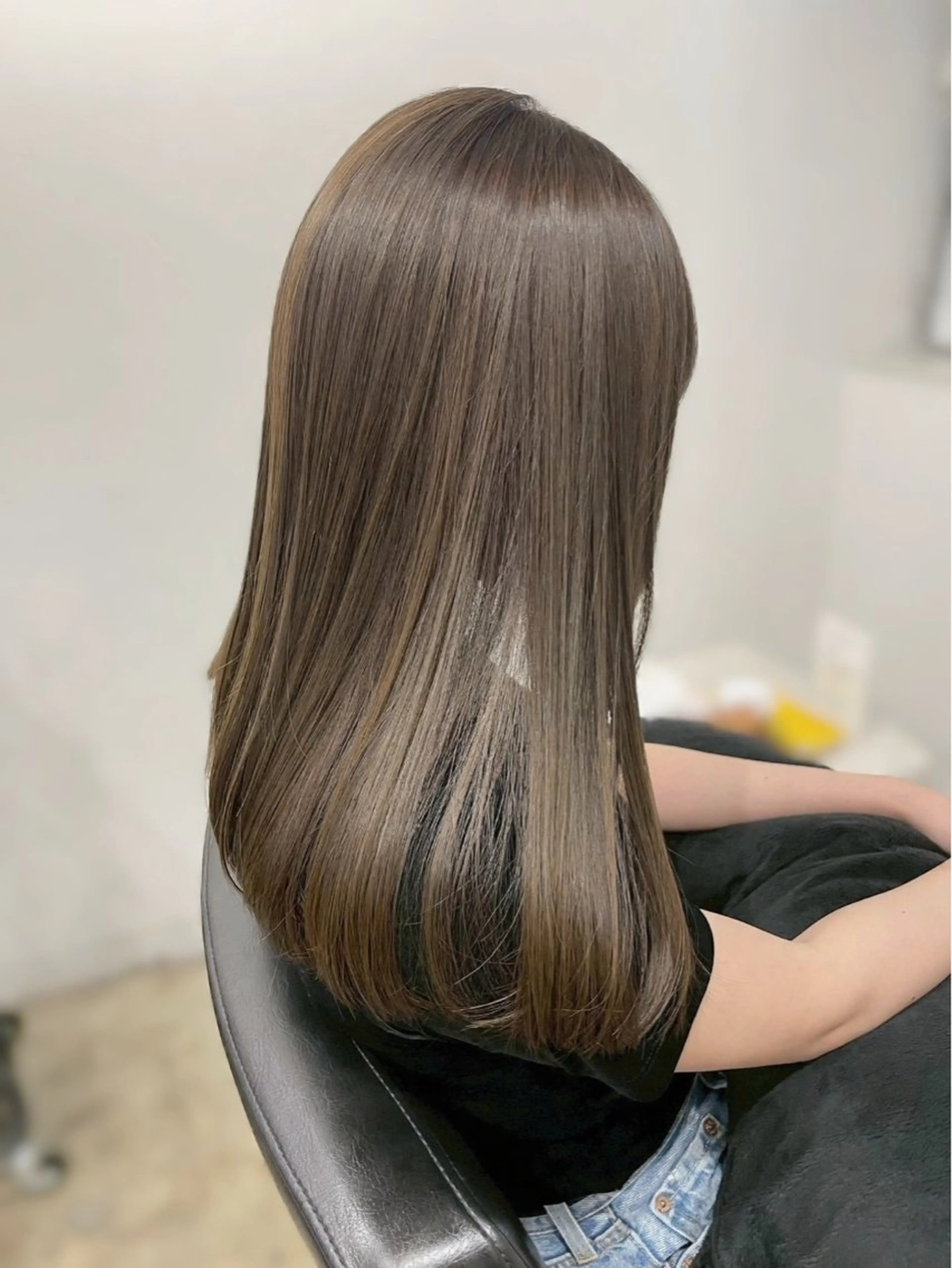 ロング カラー ベージュカラー オリーブベージュ 羽成 優衣菜のヘアスタイル