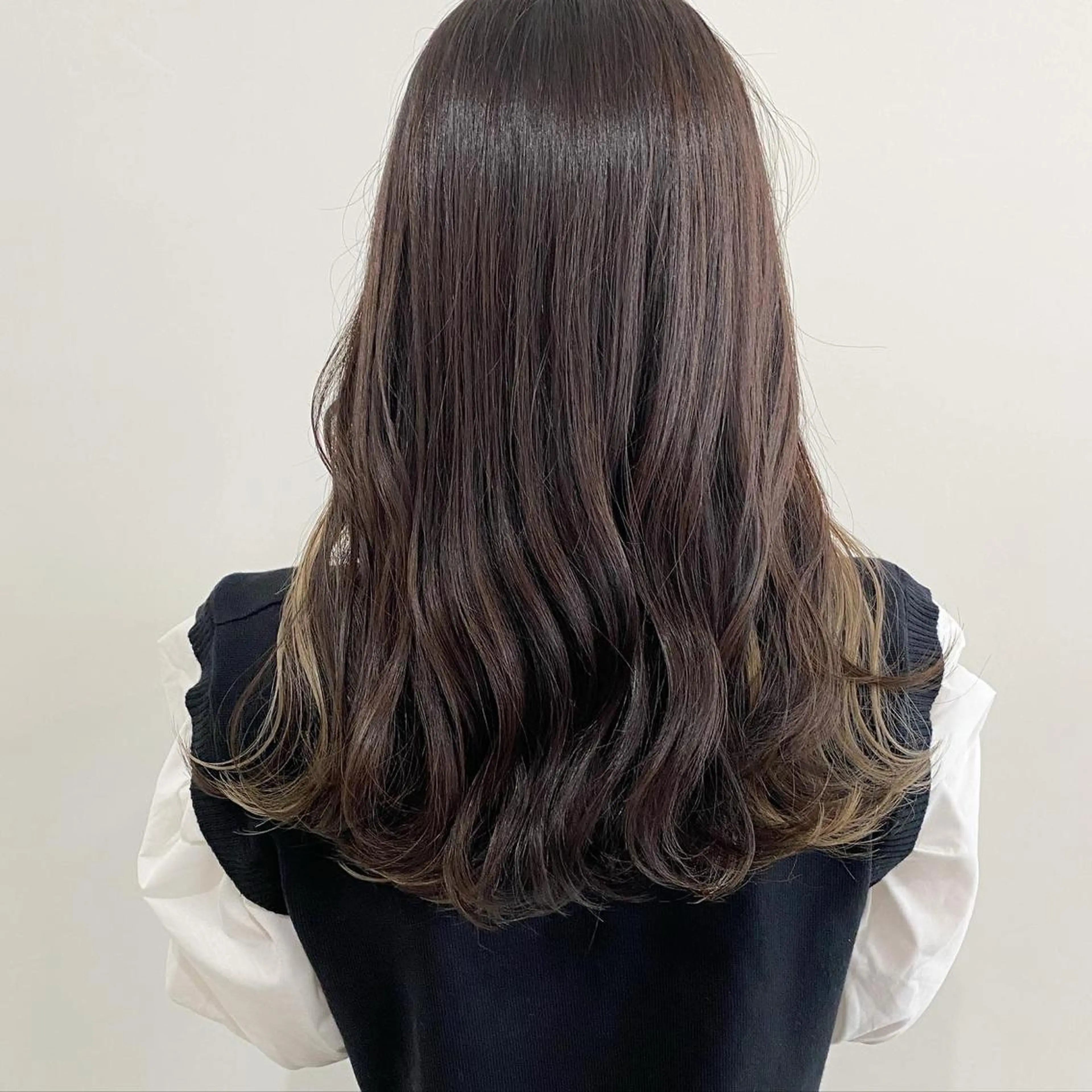 セミロング カラー ベージュカラー 🤍似合わせパーマ 奥田沙耶🫧のヘアスタイル