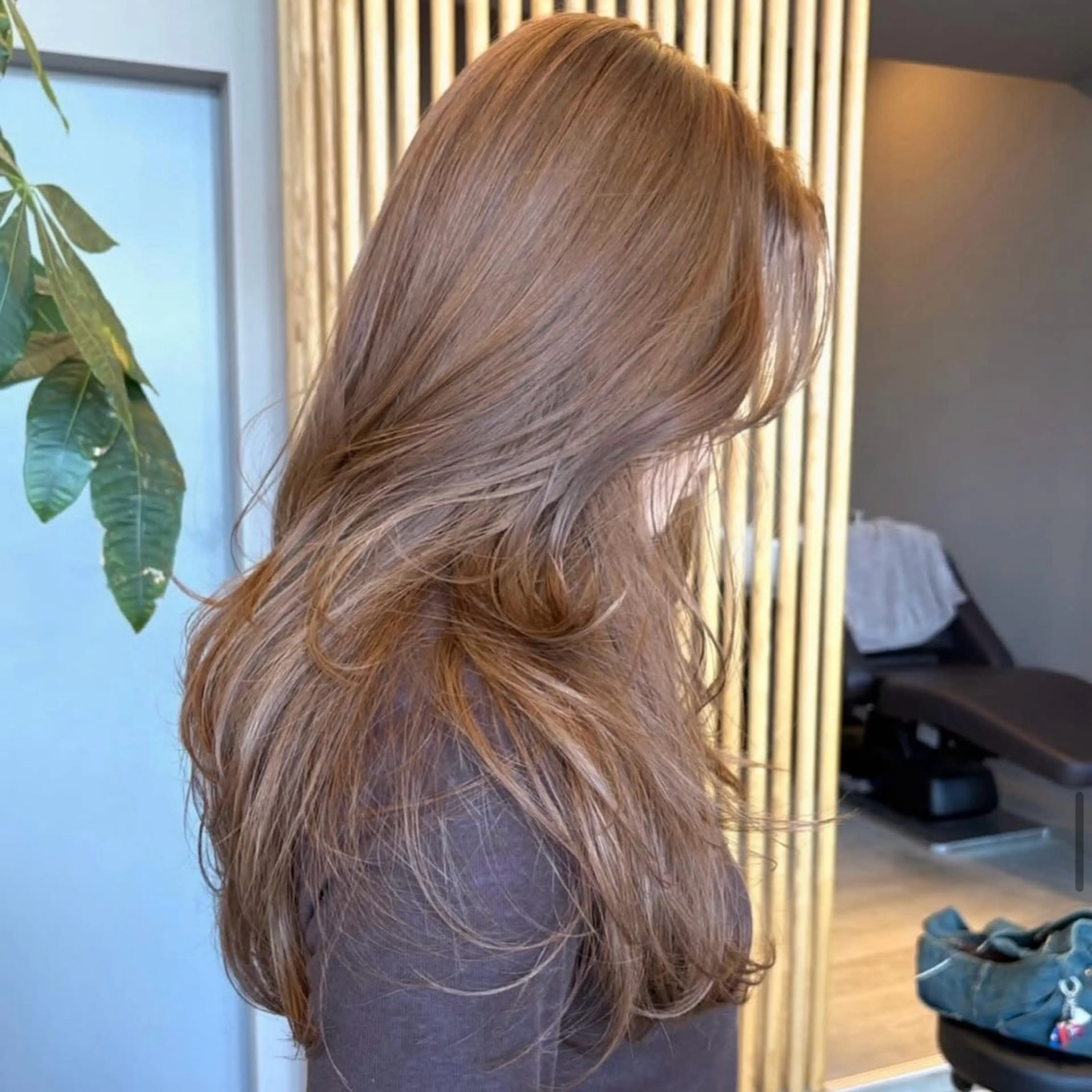 ロング カラー ベージュカラー ハイトーンカラー ハッシュカット レイヤーカット ヘアカラー トリートメント REINA /nёn/女性限定のヘアスタイル