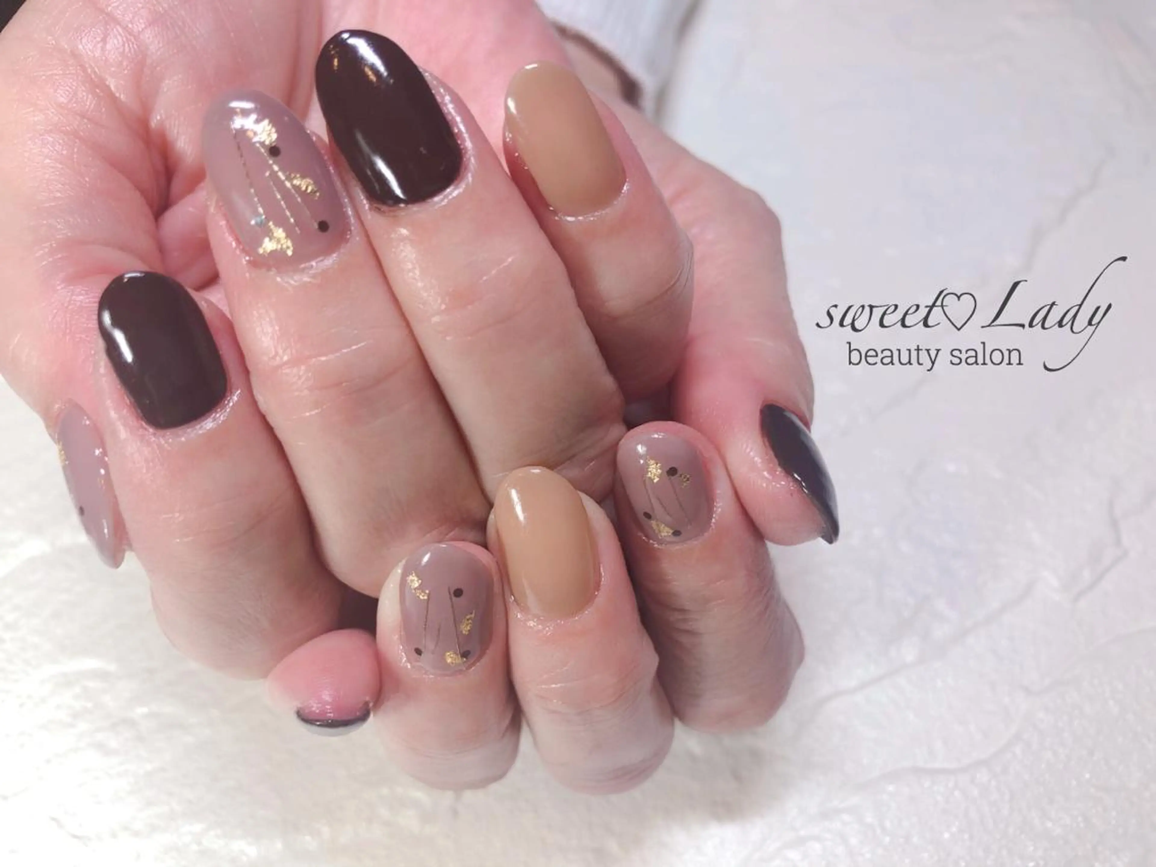 ネイル ブラウン ドット ゴールド ラメ(グリッター) ハンドネイル 藤本 まりこのネイルデザイン