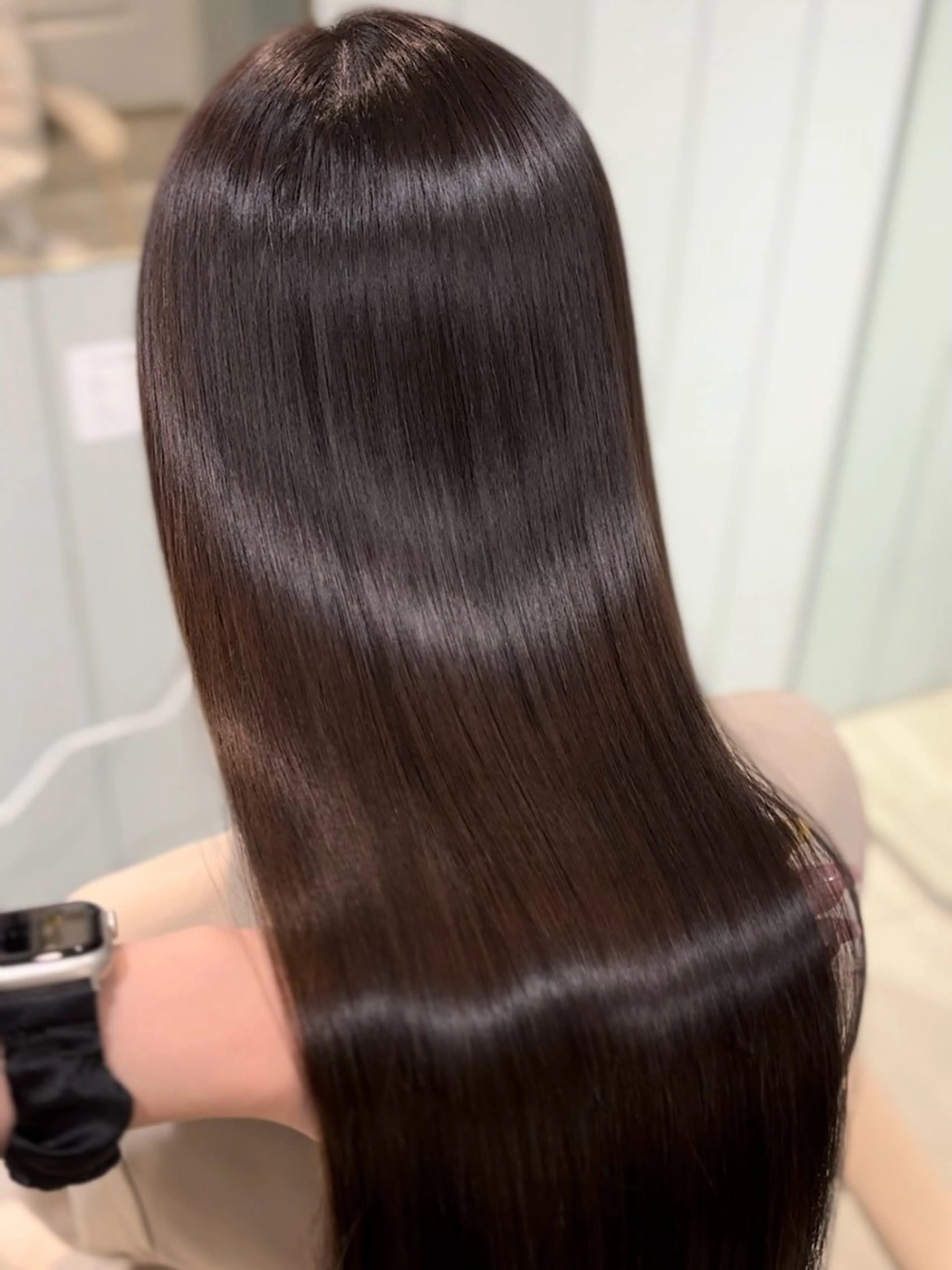 ミディアム カラー カット ヘアカラー 縮毛矯正 トリートメント 縮毛矯正／レイヤー／ 髪質改善／海月のヘアスタイル