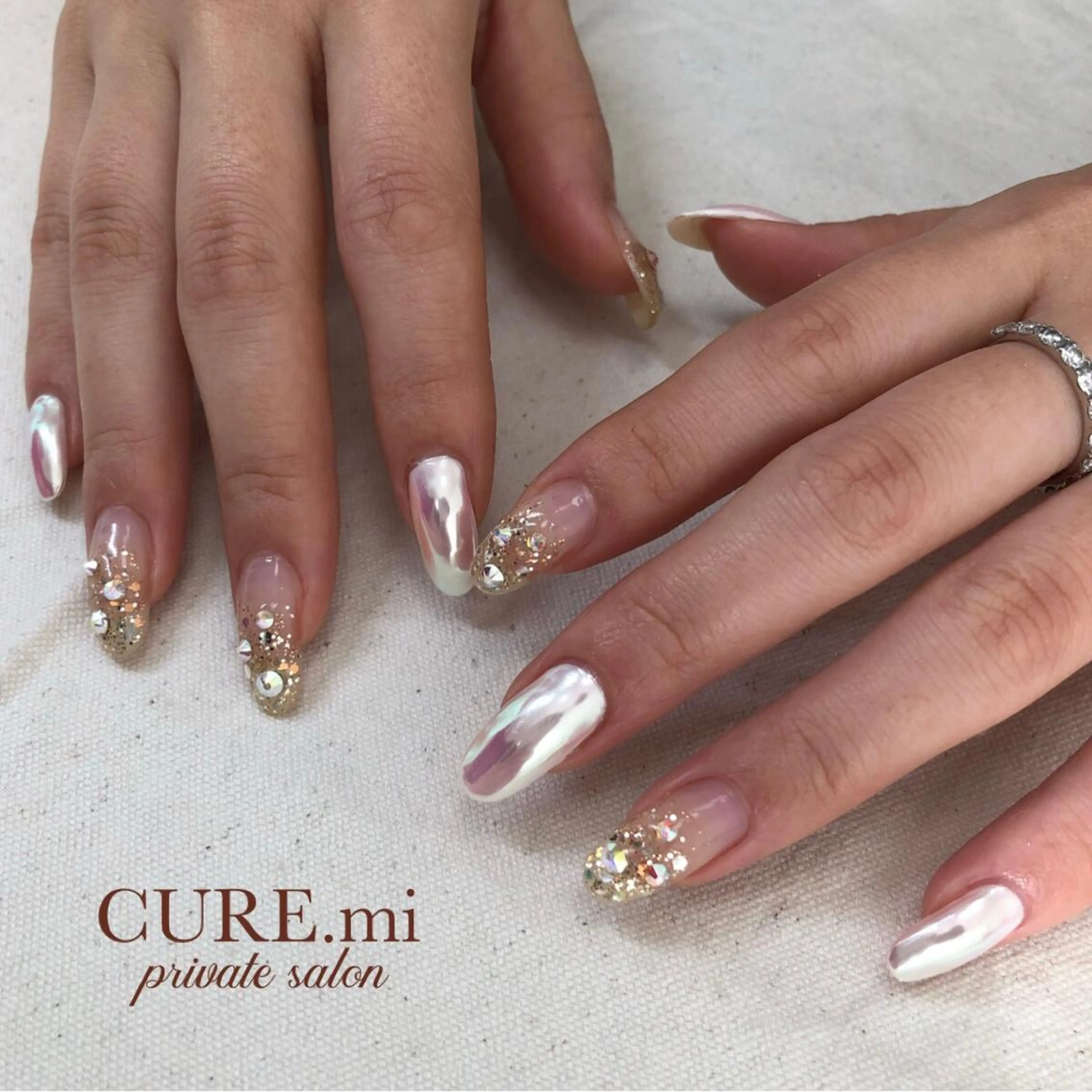 ネイル オーロラネイル キラキラネイル ストーンネイル ハンドネイル ハンドケア 伊藤 美香のその他イメージ