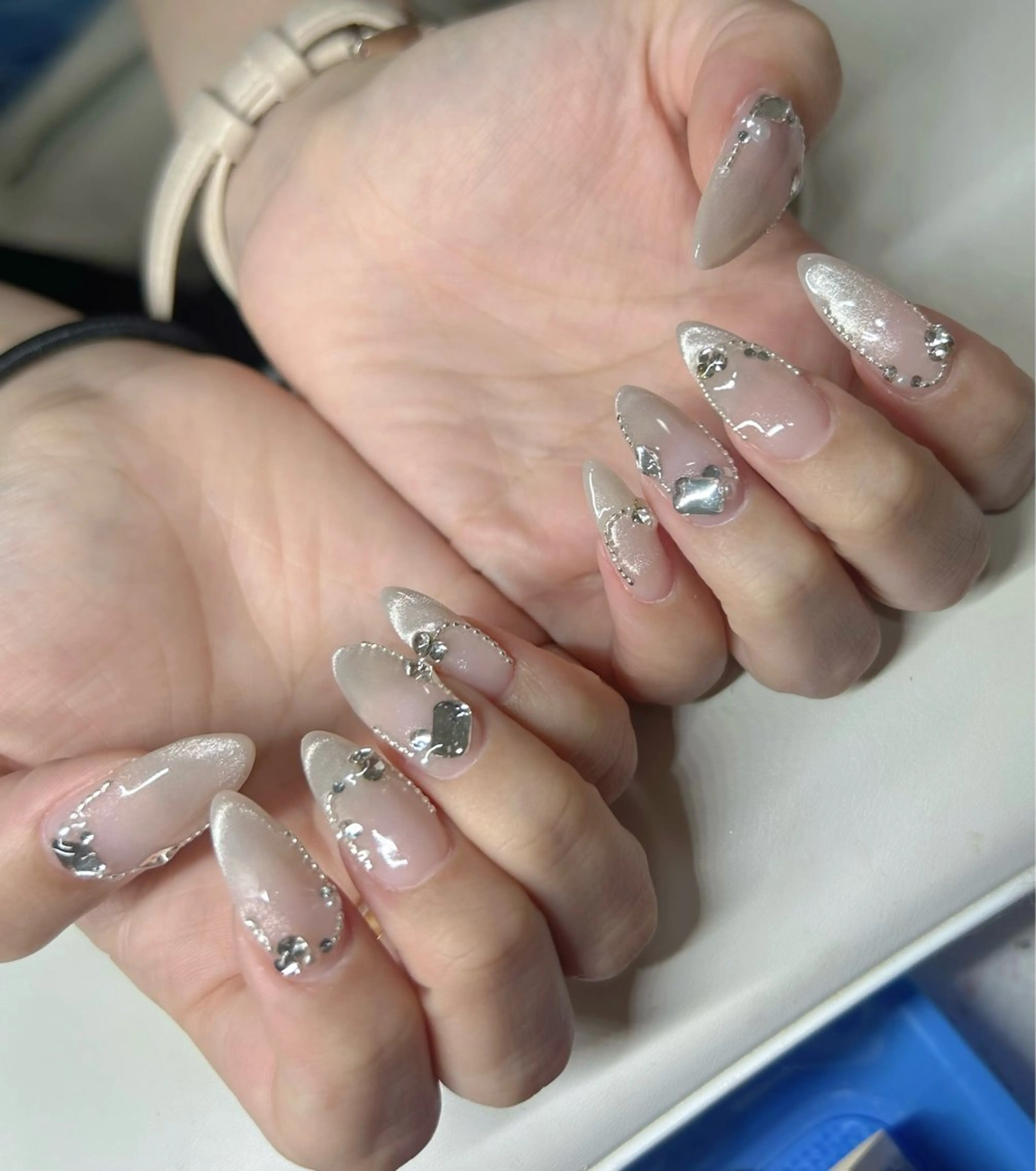 ネイル アートネイル オーロラネイル フレンチネイル ジェルネイル ガラスフレンチ RINN ANA.CHUOのネイルデザイン
