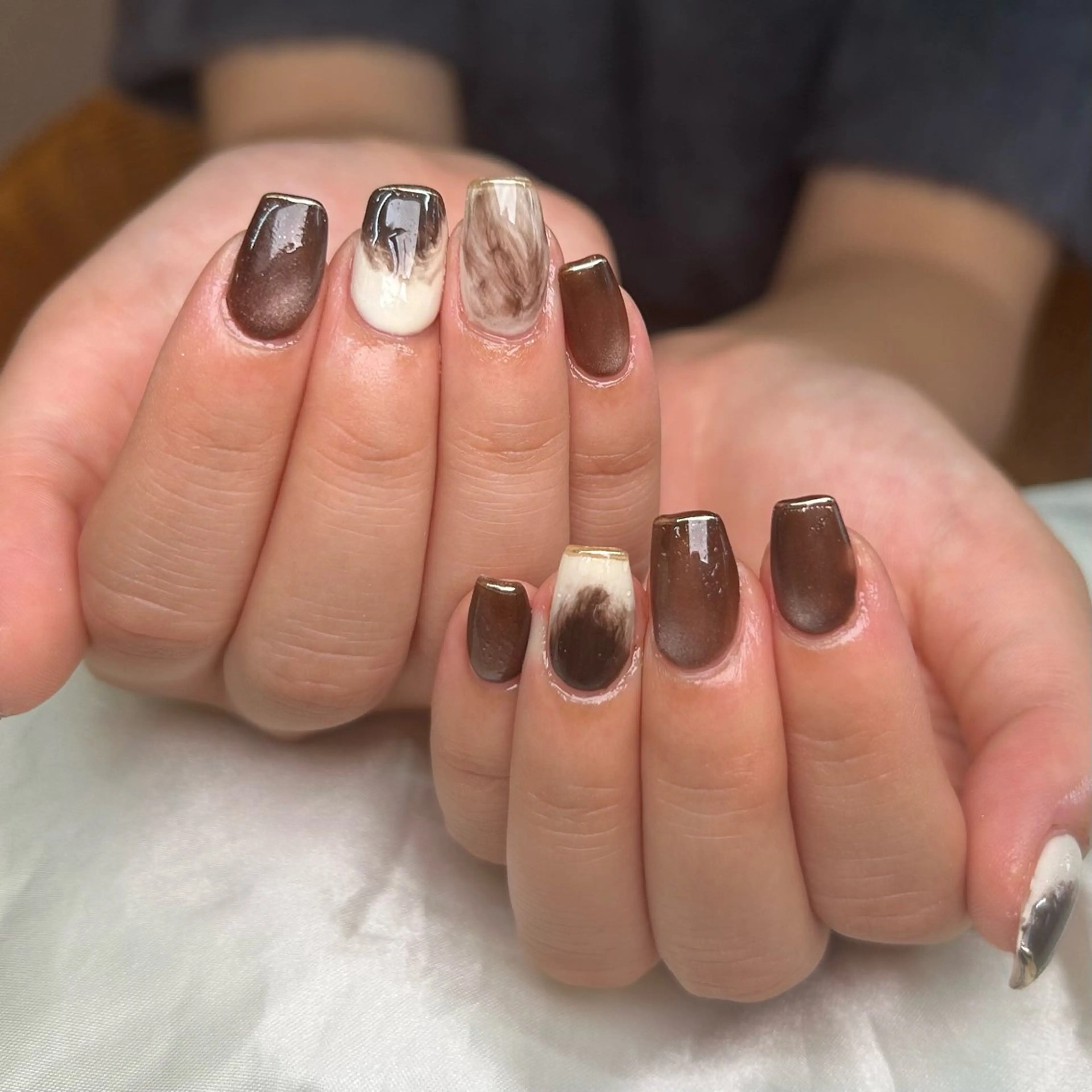 ネイル ブラウン ニュアンスネイル shine'an fuka🌿🫧のネイルデザイン