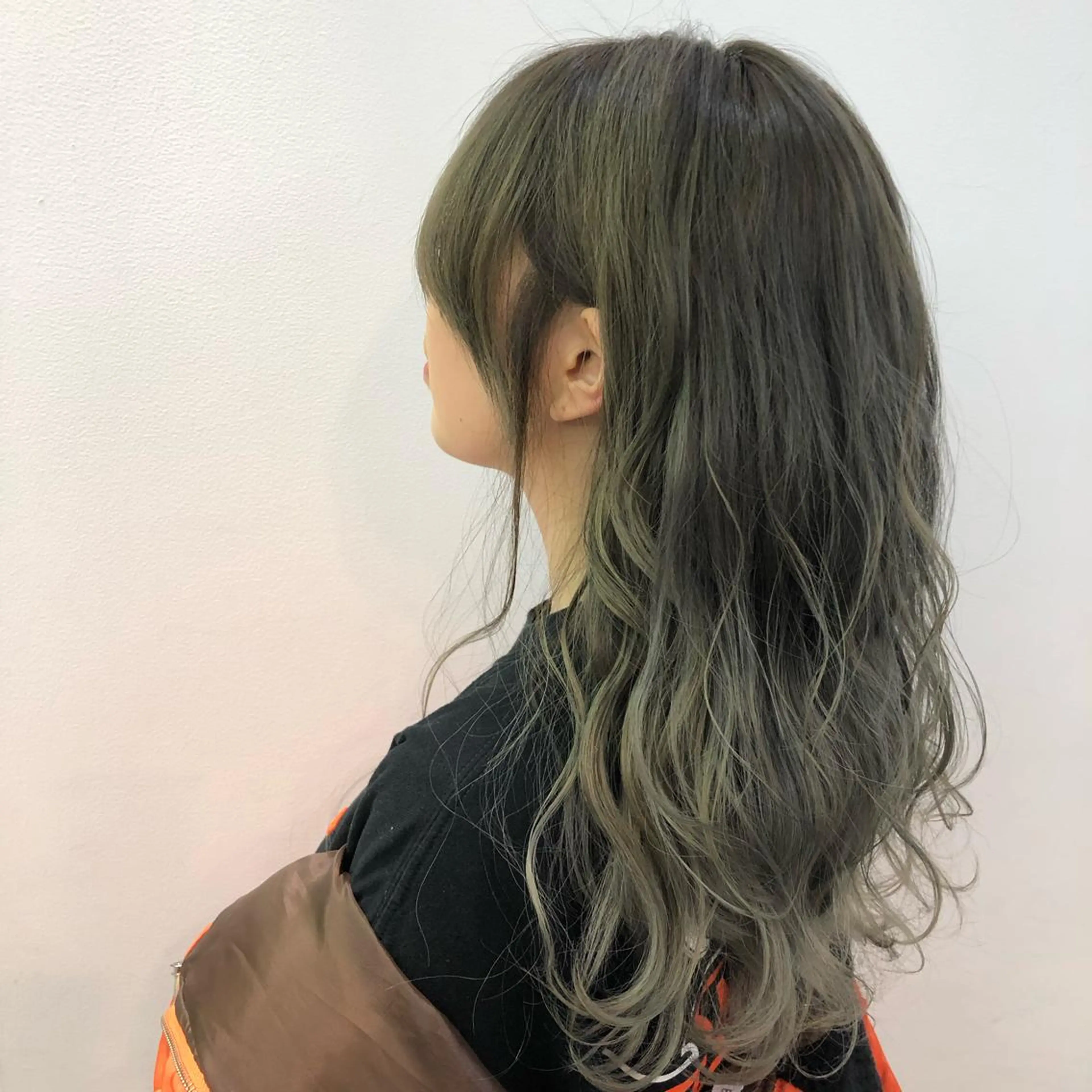 ロング カラー 渡邊 唯のヘアスタイル