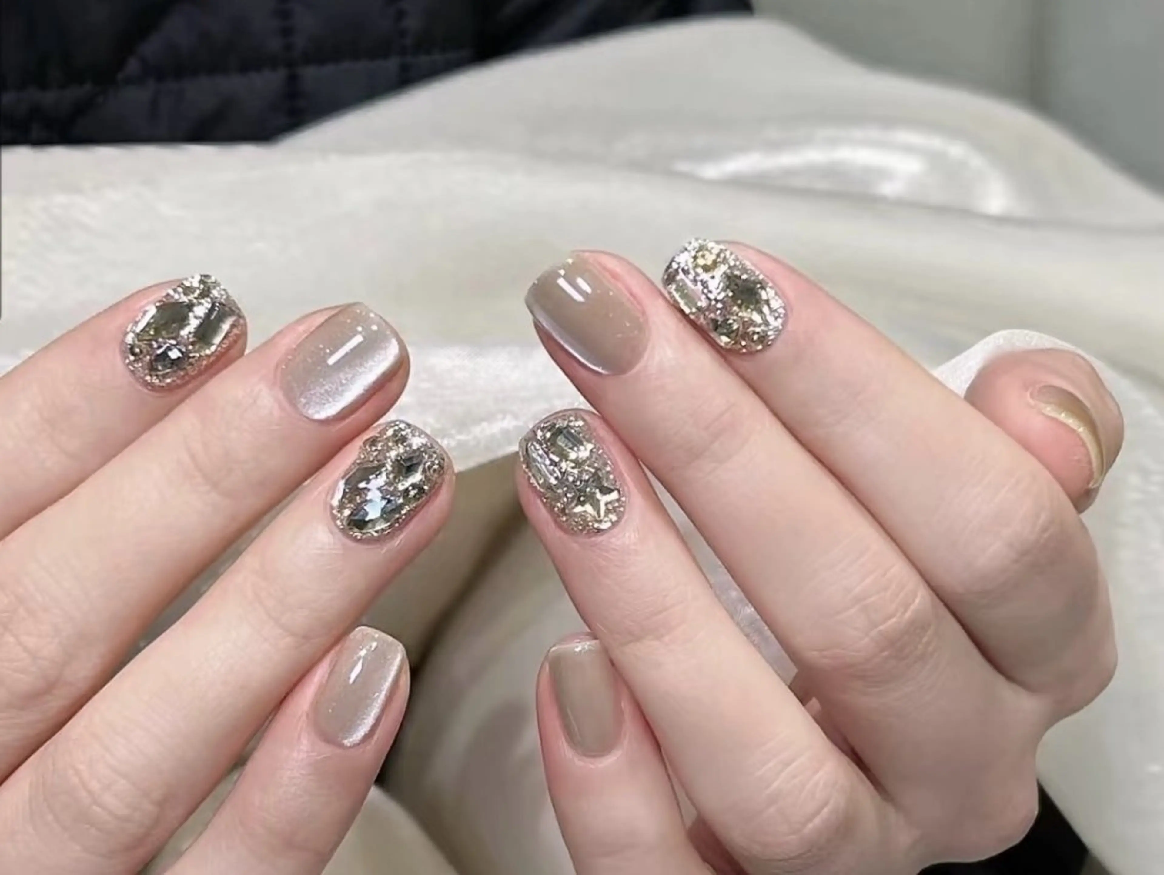 ネイル キラキラネイル シンプルネイル ストーンネイル Pretty J （長さ出し専門店）のネイルデザイン