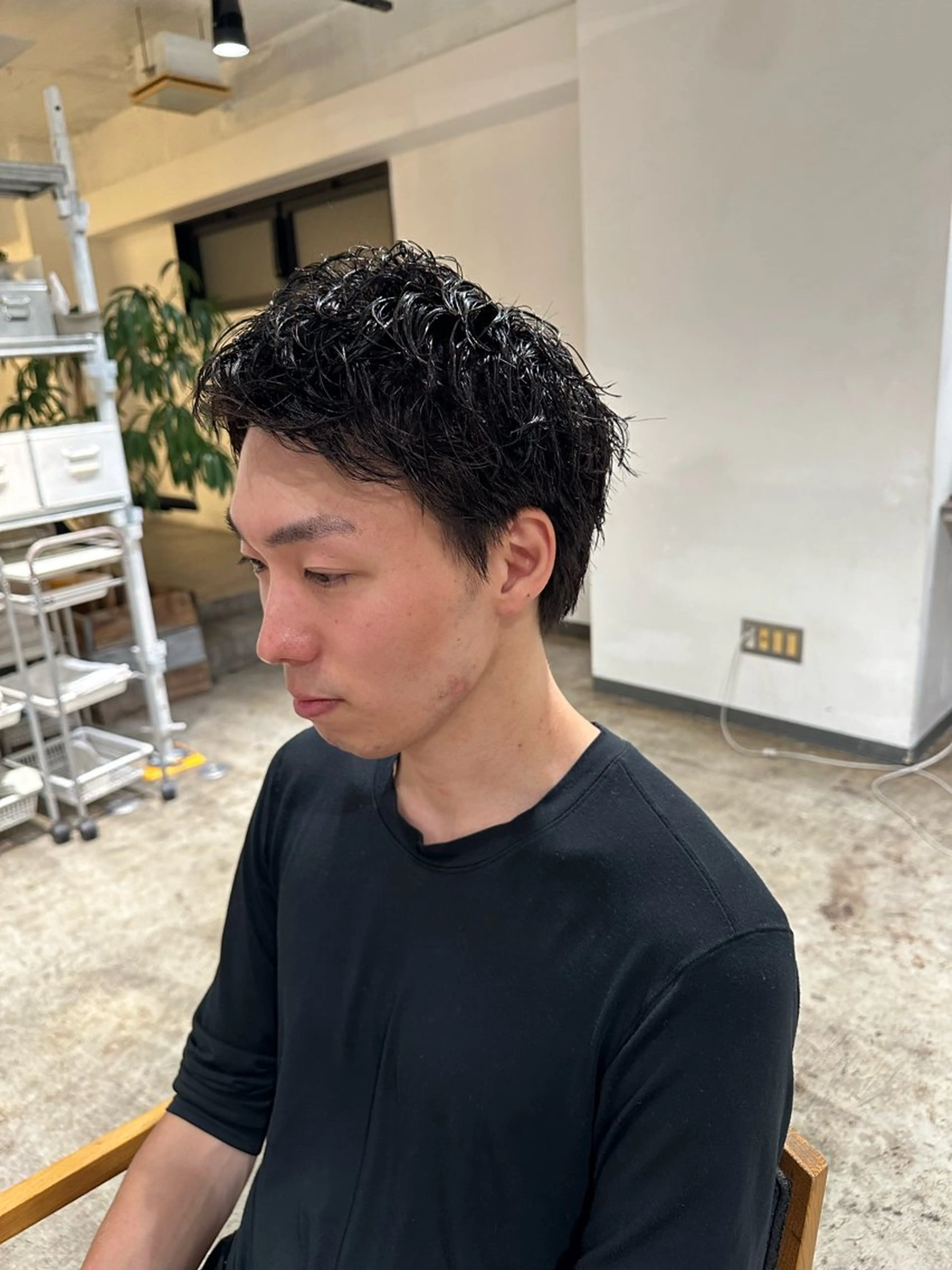 ショート パーマ メンズ センターパート フェードカット メンズパーマ プードルパーマ スキンフェード 【メンズ職人】 ✂️佐藤友のヘアスタイル