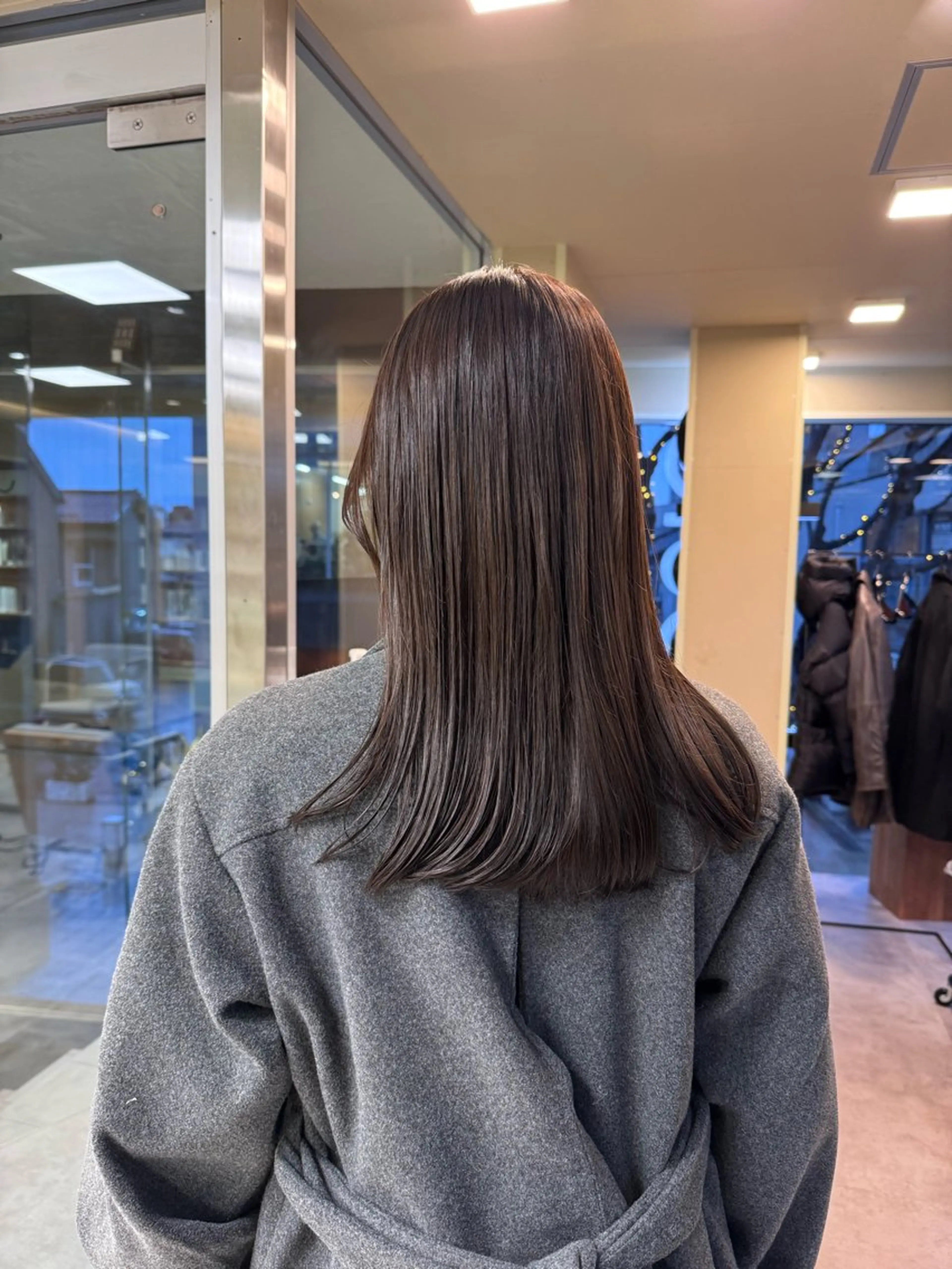 セミロング カラー ナチュラルに目を惹く デザイン/KOHNOのヘアスタイル