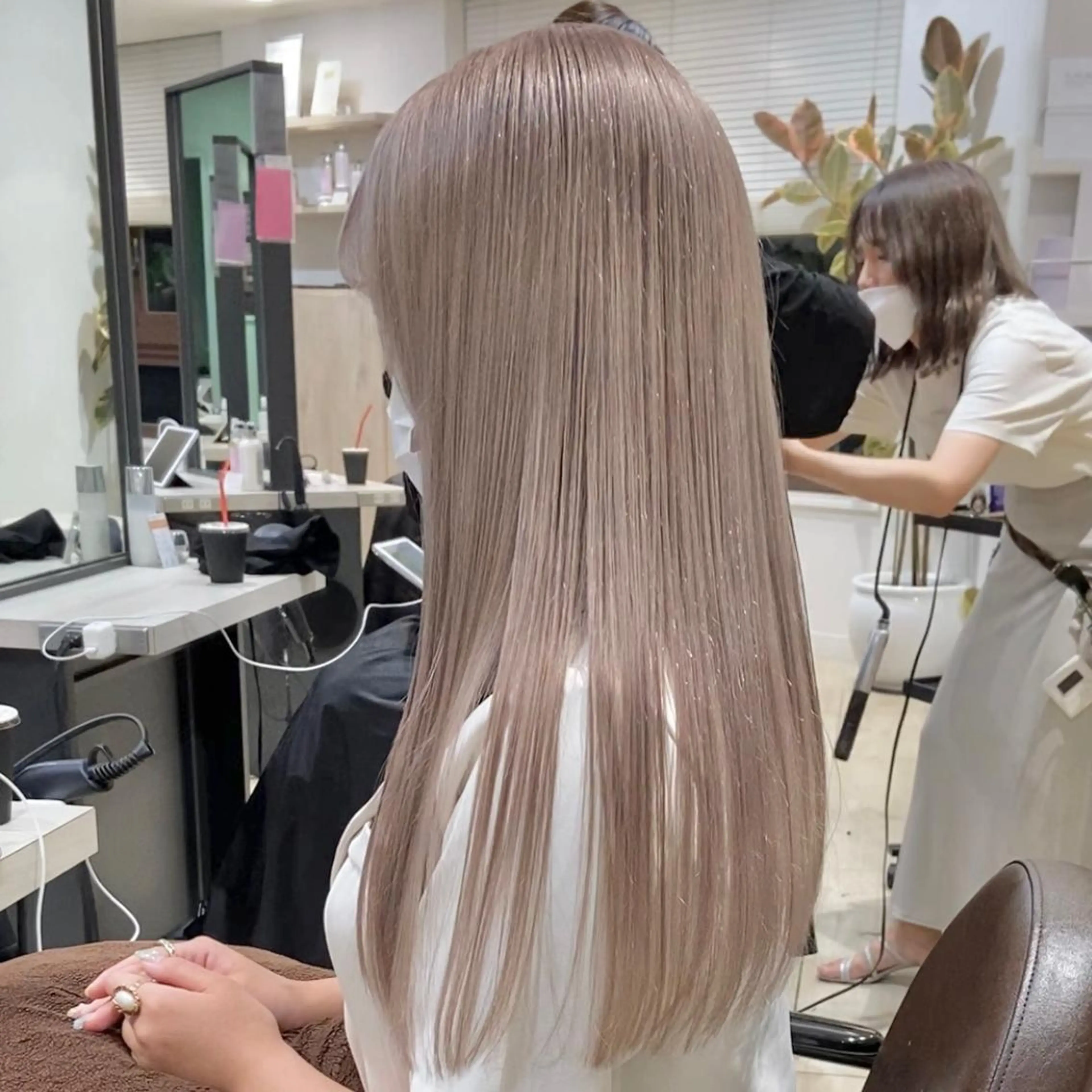 人気NO3！milkteacolor🤎🍯🪐🧥（ブリーチあり）ミルクティーベージュの写真