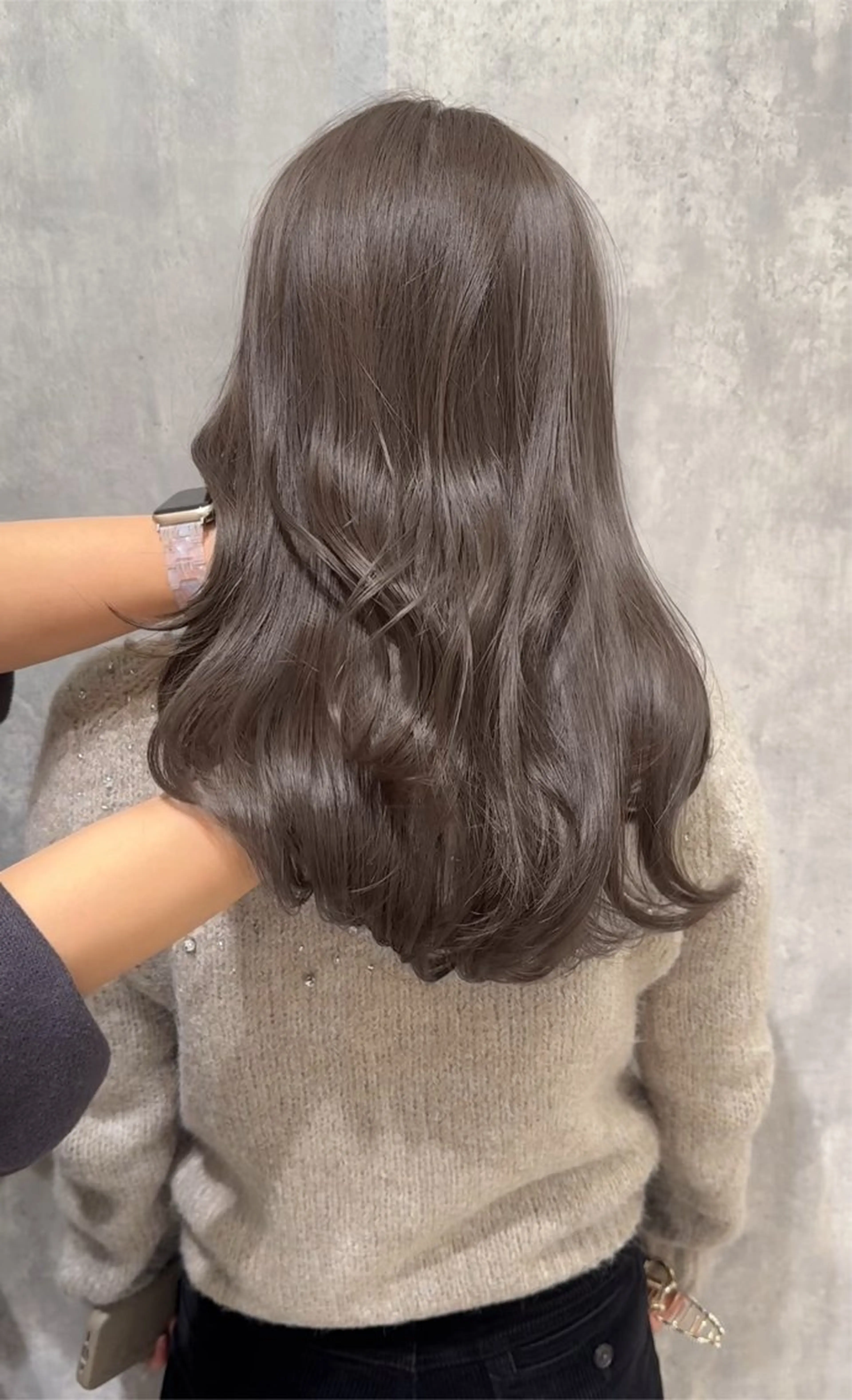 ロング カラー ブリーチ ブリーチなしカラー くびれヘア 顔まわりレイヤー 顔周りカット ヘアカラー トリートメント 髪質改善カラー× 美髪ストレート前出のヘアスタイル