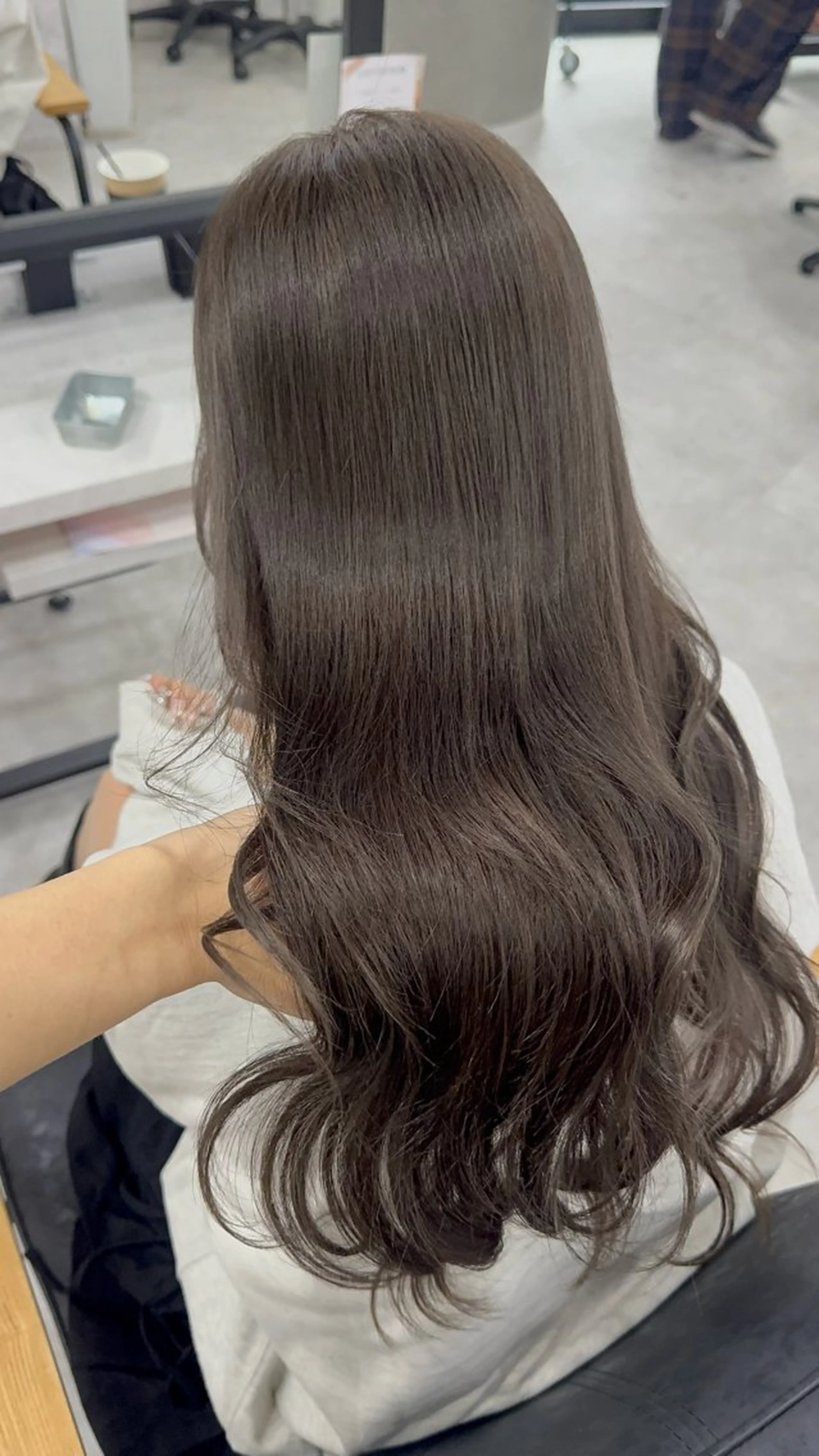 ロング カラー アッシュ アッシュブラウン ベージュカラー 黒髪 ブリーチ ヘアカラー トリートメント 赤み無し柔らかカラー 【梅田】madokaのヘアスタイル