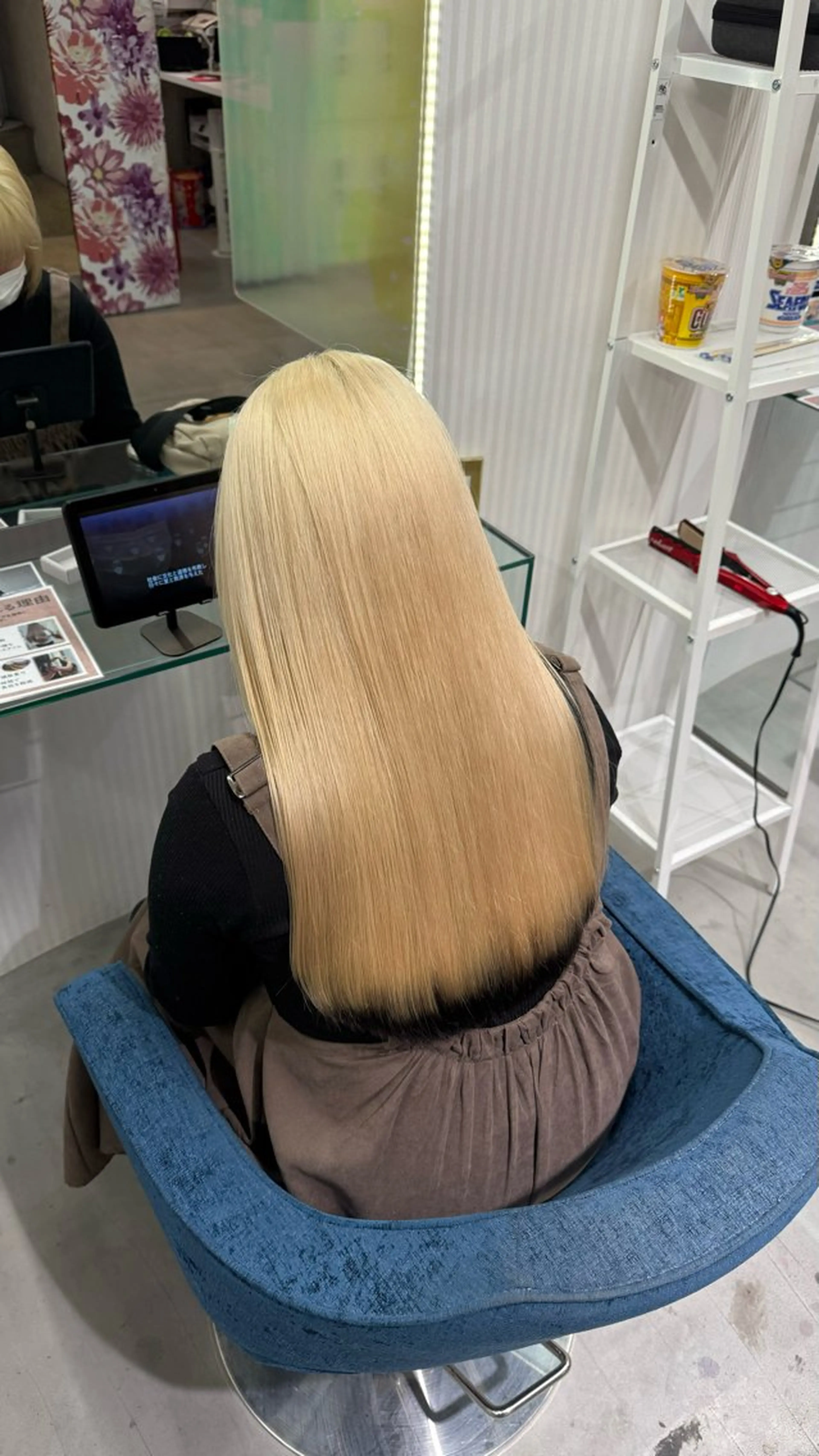 ロング カラー ヘアカラー Boxmico. / カカズ コトネのヘアスタイル