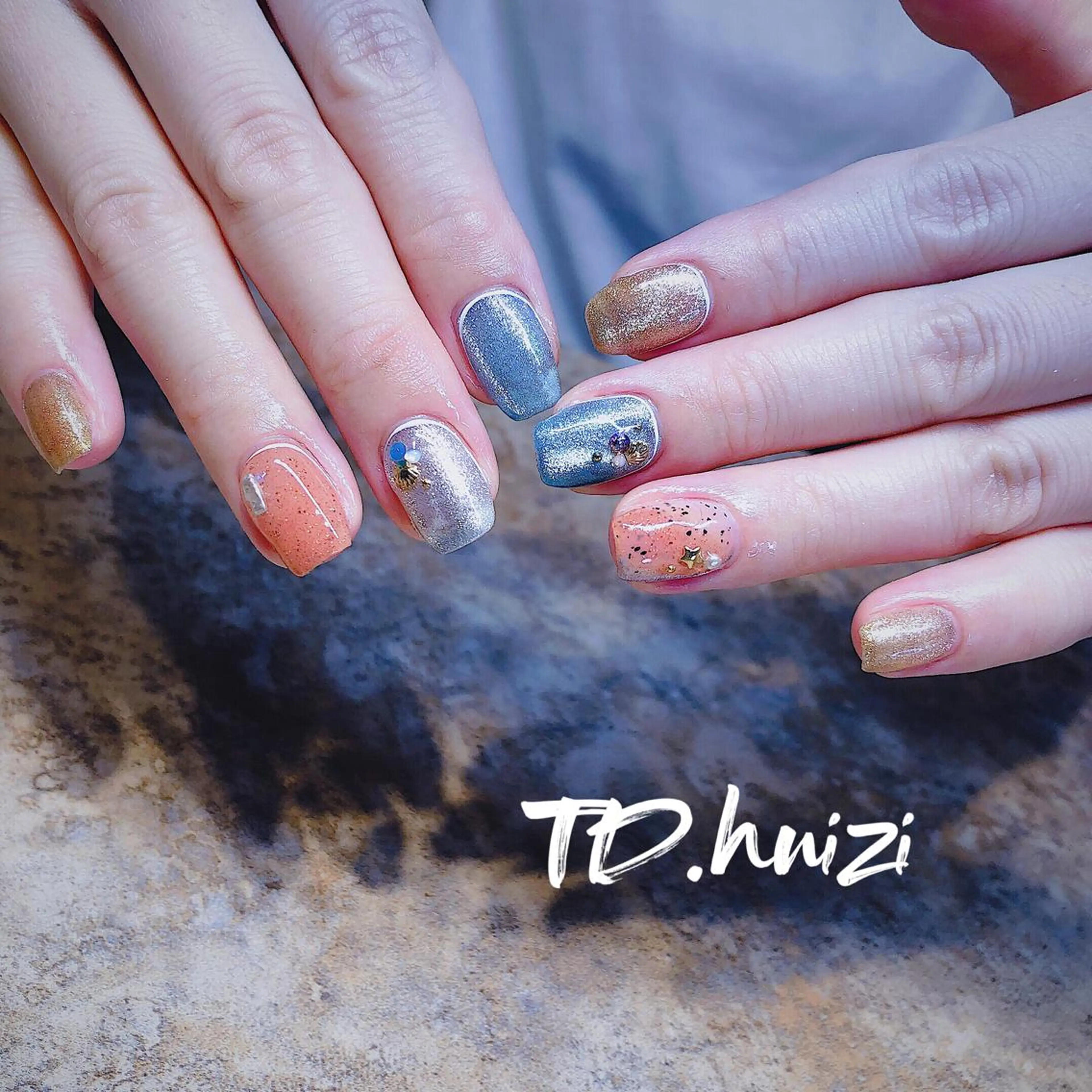 ミディアム めぐみのネイルサロン スタッフ練習のネイルデザイン