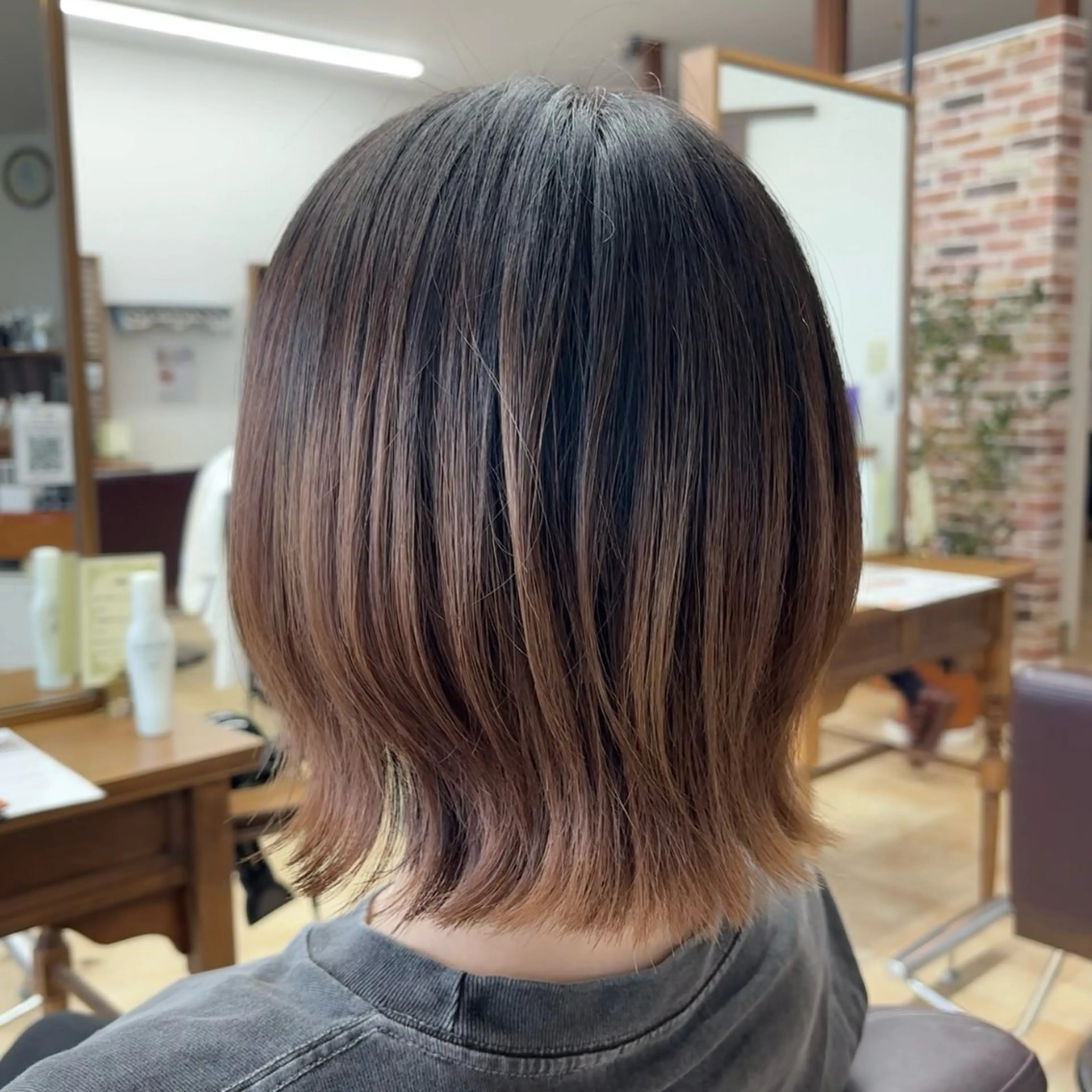 ミディアム ボブレイヤー ボブ レイヤーカット 小島華未/ ヘアカラー/髪質改善のヘアスタイル