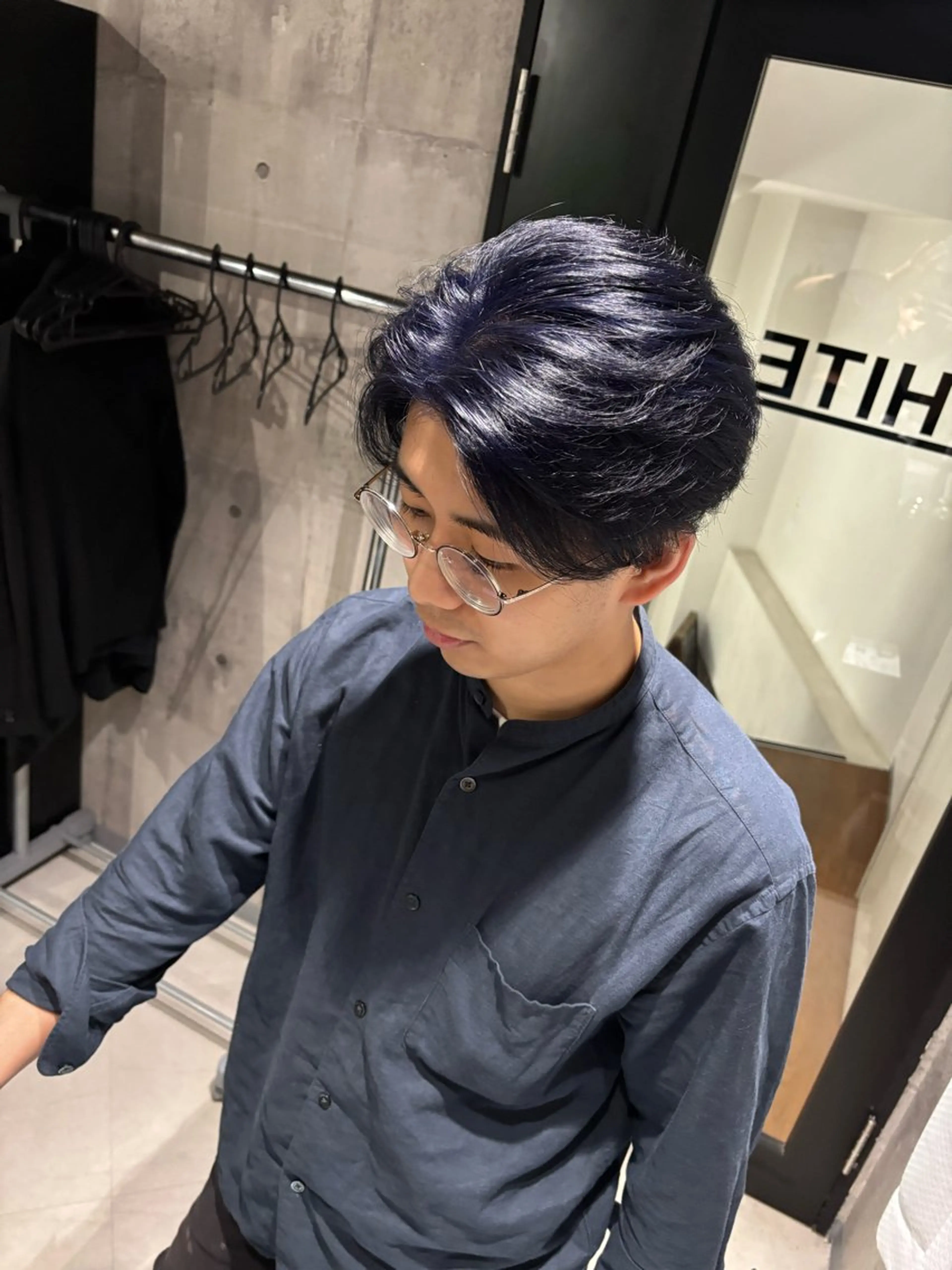 カラー メンズ メンズハイトーン ブルーカラー ハイトーンカラー ネイビーカラー カット ヘアカラー トリートメント _WHITE / KENTOのヘアスタイル