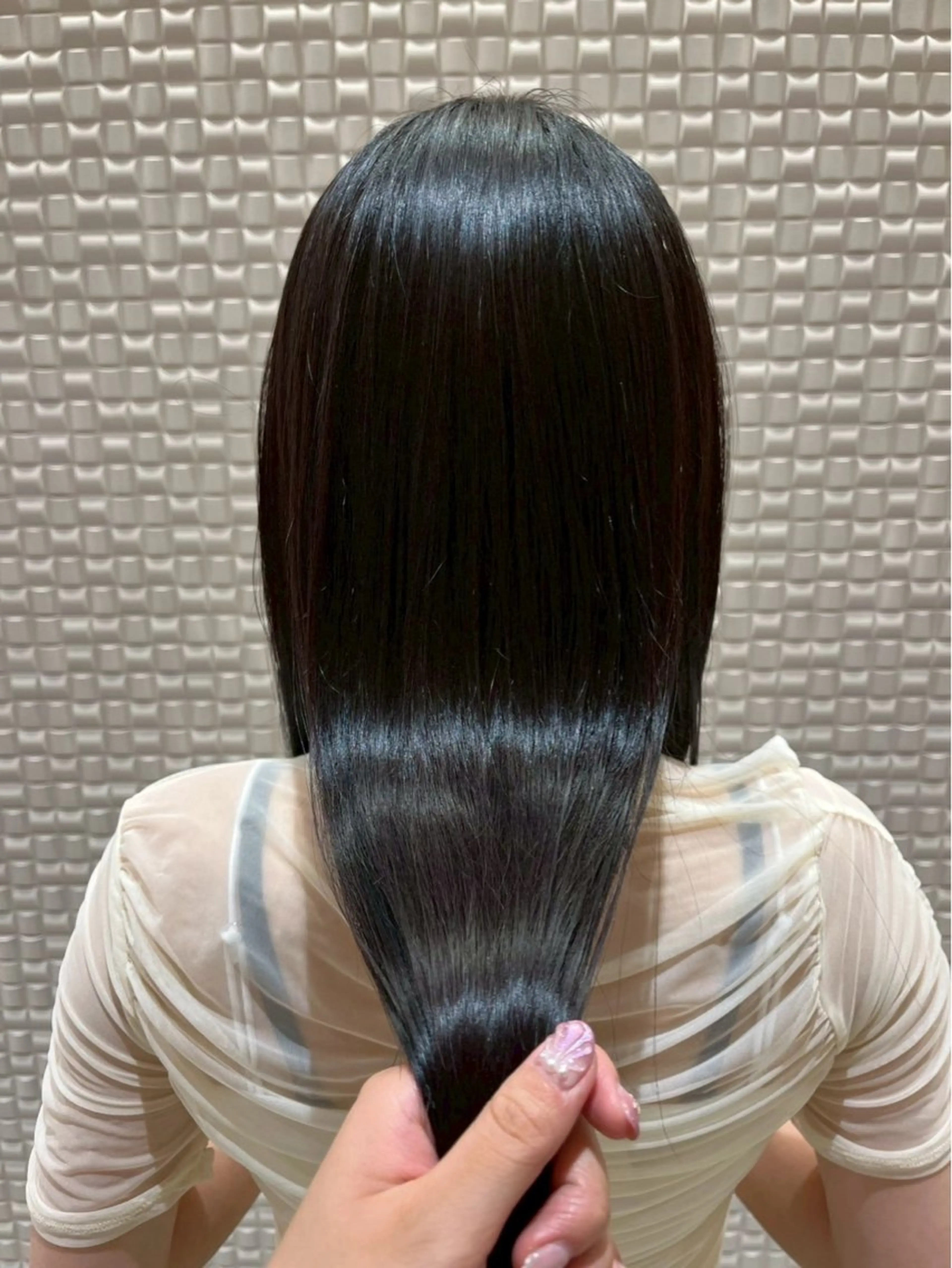 ロング カラー 黒髪 ブルーカラー ブルーブラック 長谷 理菜のヘアスタイル