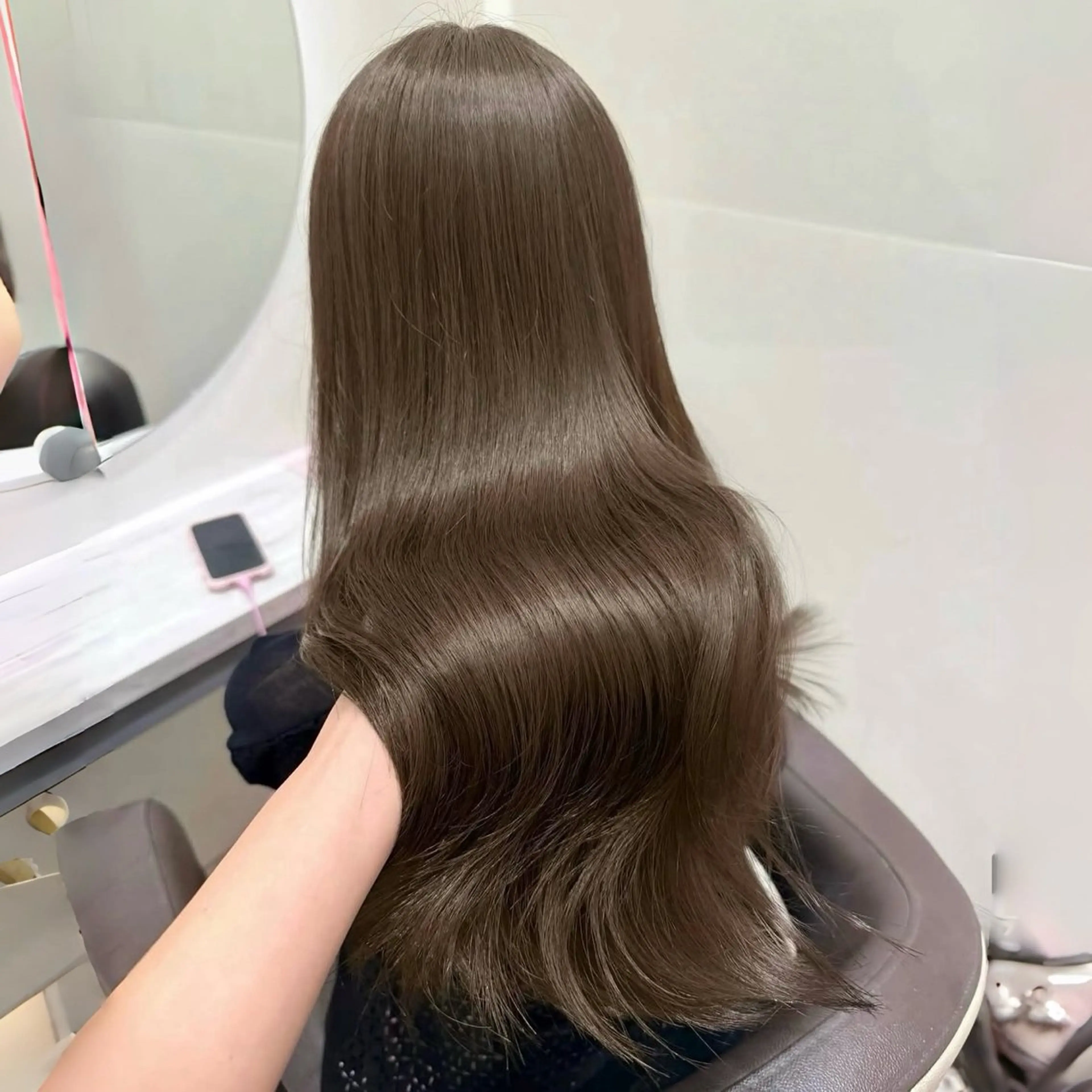 ロング カラー ベージュカラー ブリーチ ケアカラー オリーブベージュ カット ヘアカラー トリートメント モテ韓国ヘア/ レイヤー🤍RIKAのヘアスタイル