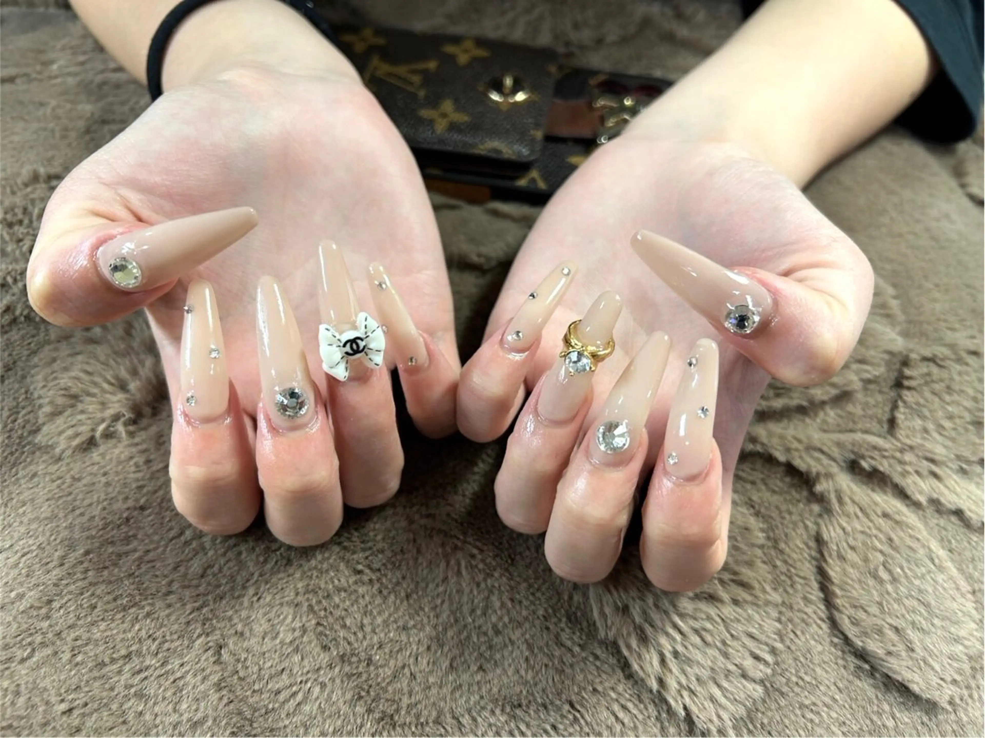 セミロング サロンku'u所属・salon kuuのネイルデザイン