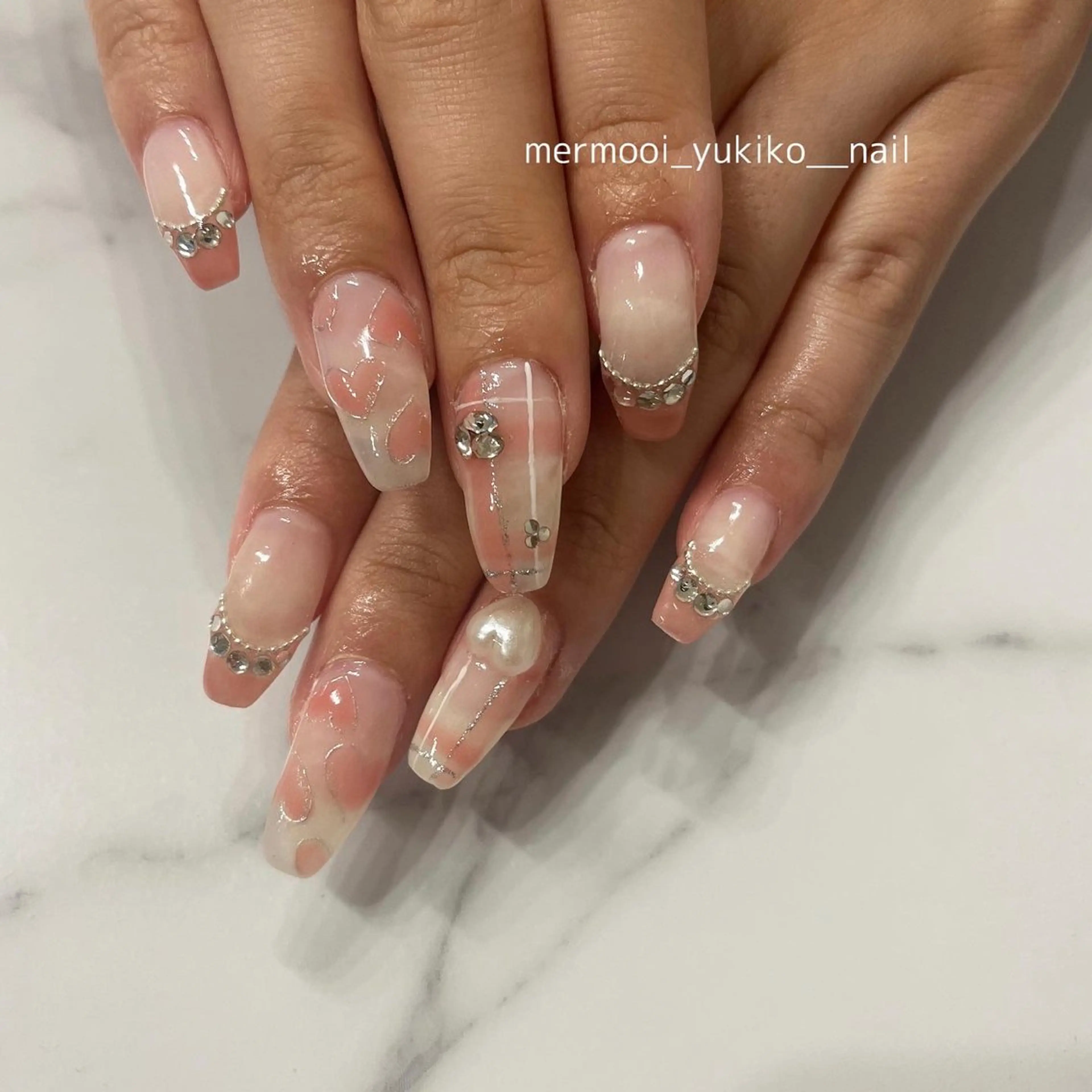 ネイル フレンチネイル ハート ハンドネイル melumooi nailのネイルデザイン